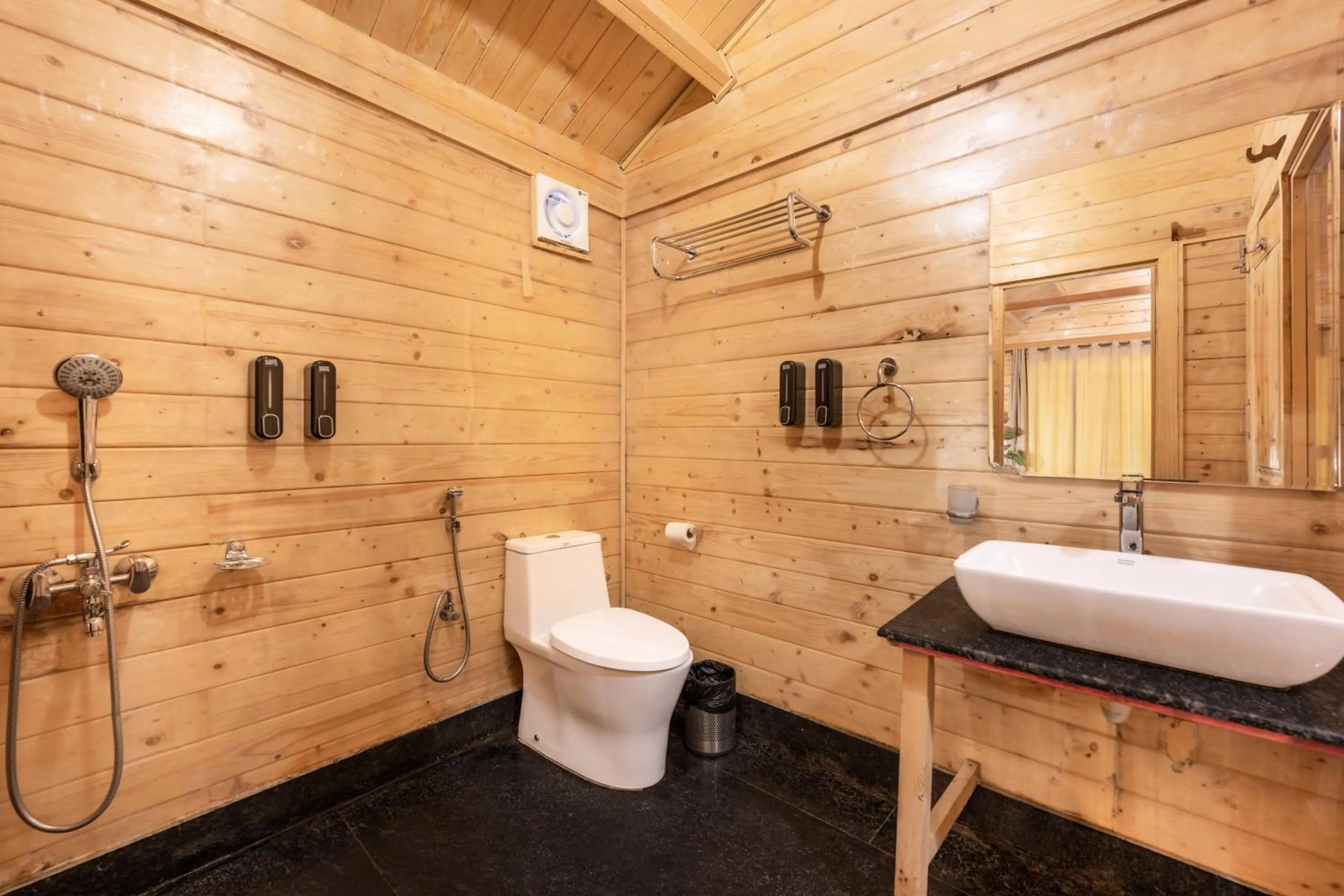 Shower in Echor Himalayan Heights Resorts & Spa Manali