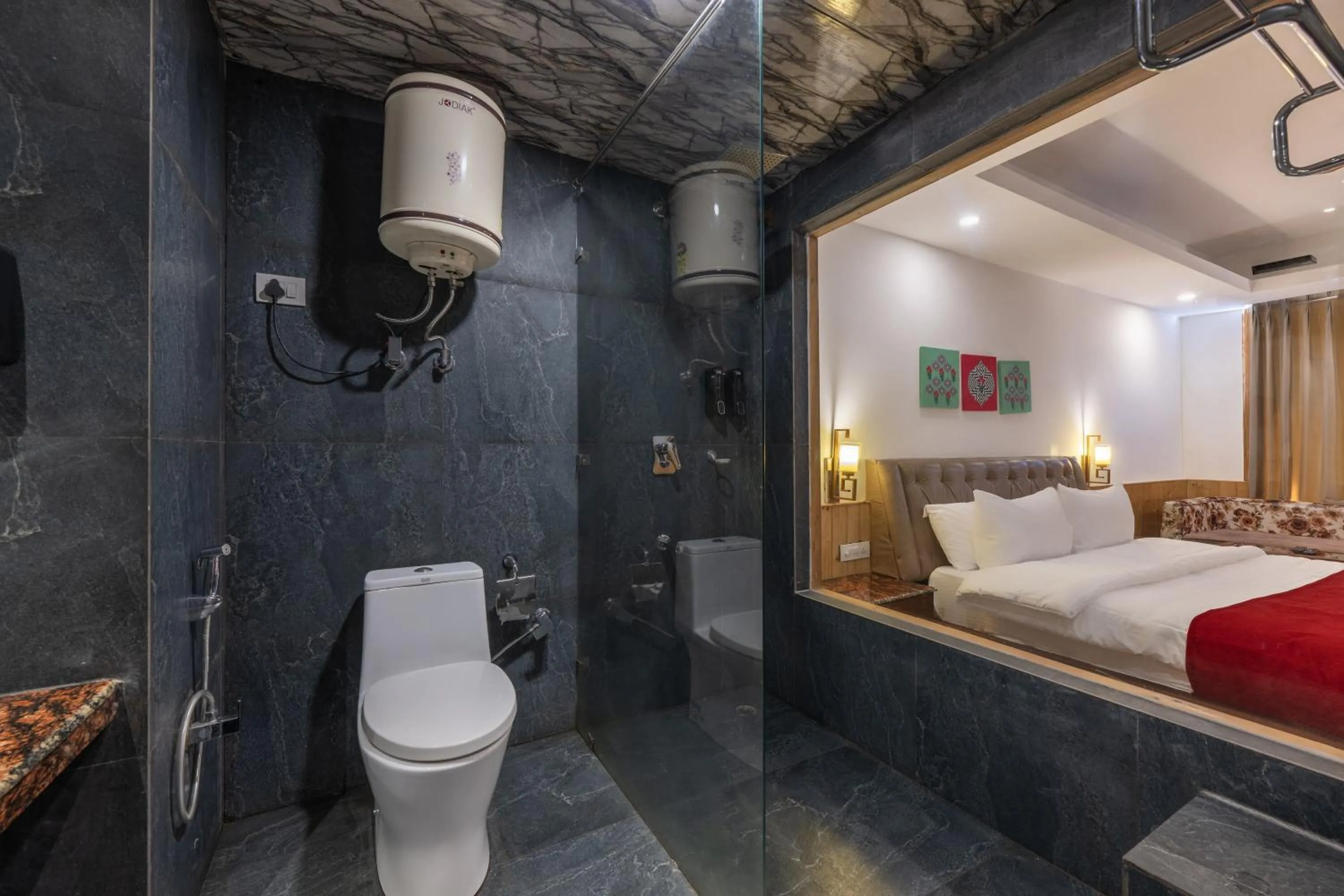 Shower, Bed in Echor Himalayan Heights Resorts & Spa Manali