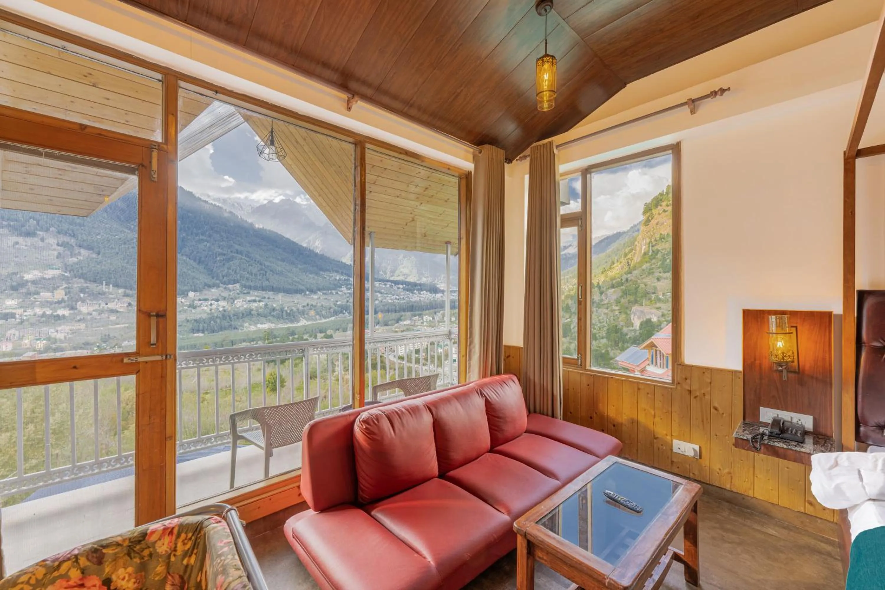 Seating area in Echor Himalayan Heights Resorts & Spa Manali