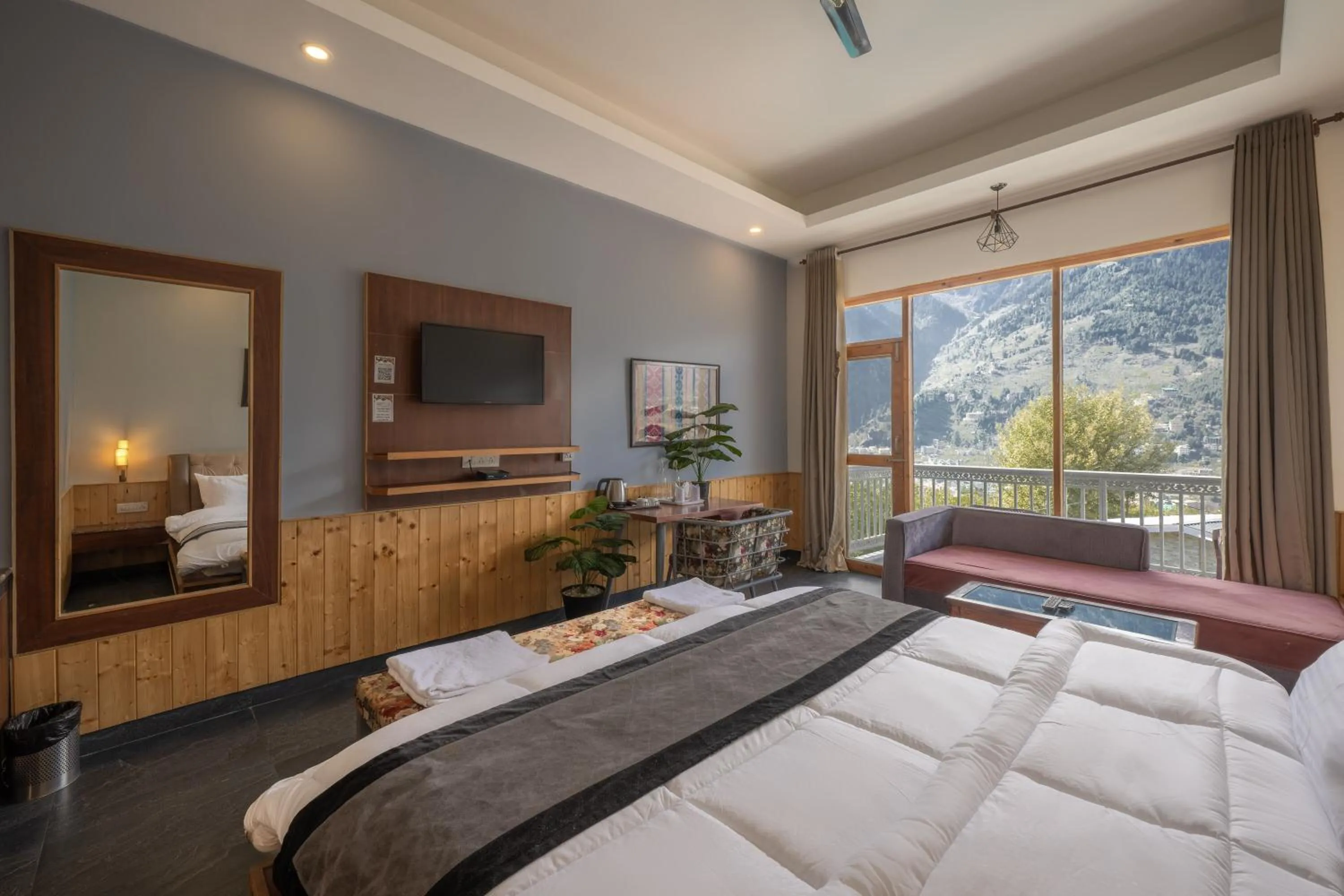 Bed in Echor Himalayan Heights Resorts & Spa Manali