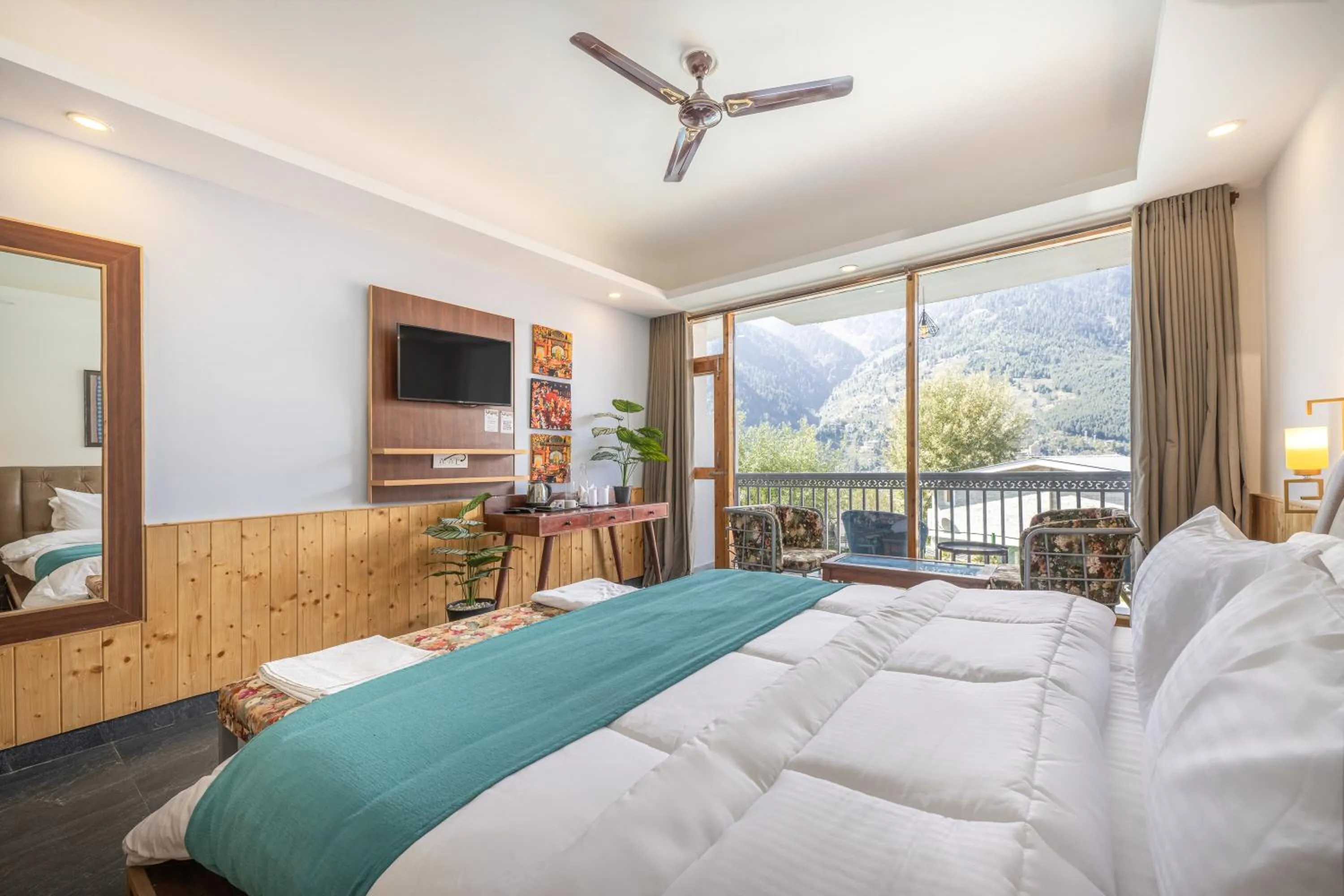 Bed in Echor Himalayan Heights Resorts & Spa Manali