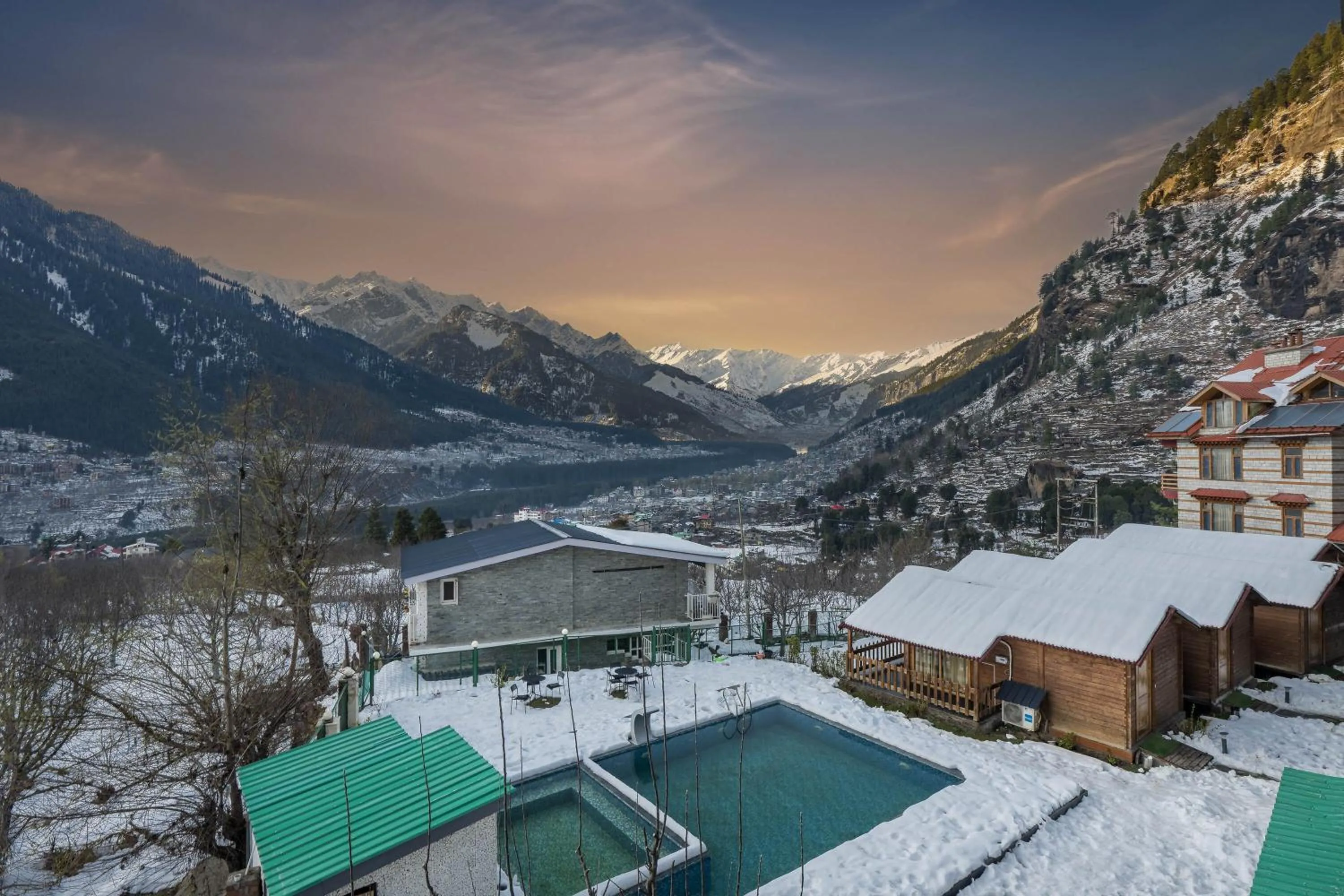 Property building in Echor Himalayan Heights Resorts & Spa Manali