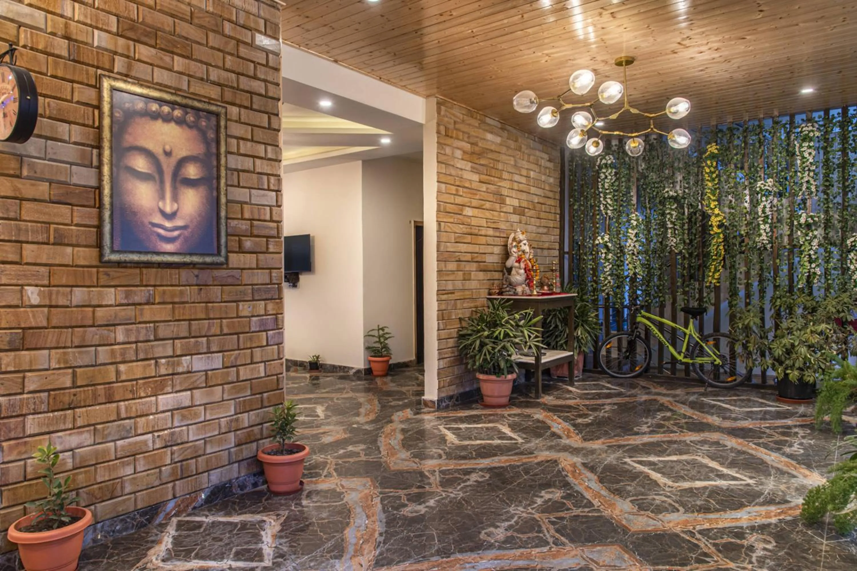 Lobby or reception in Echor Himalayan Heights Resorts & Spa Manali