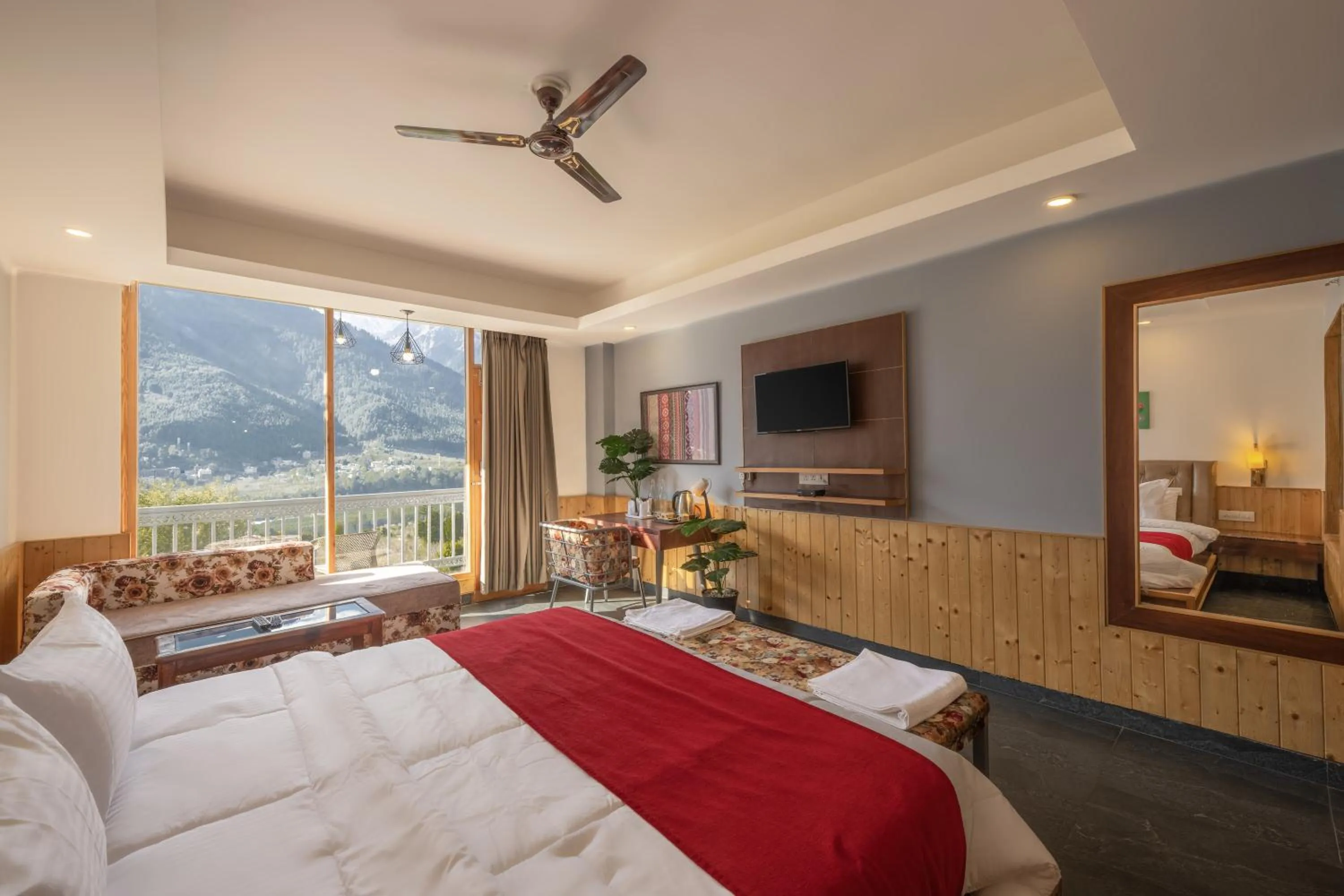 Bed in Echor Himalayan Heights Resorts & Spa Manali