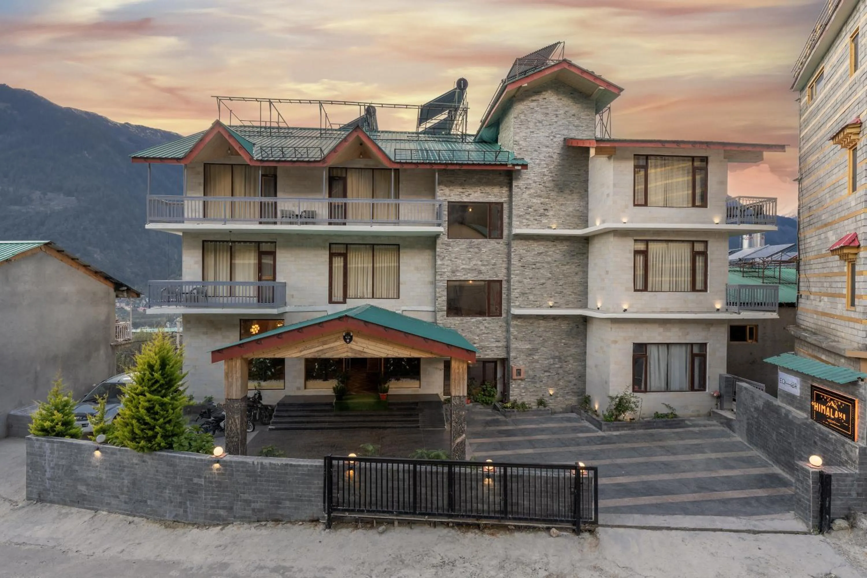 Property building in Echor Himalayan Heights Resorts & Spa Manali