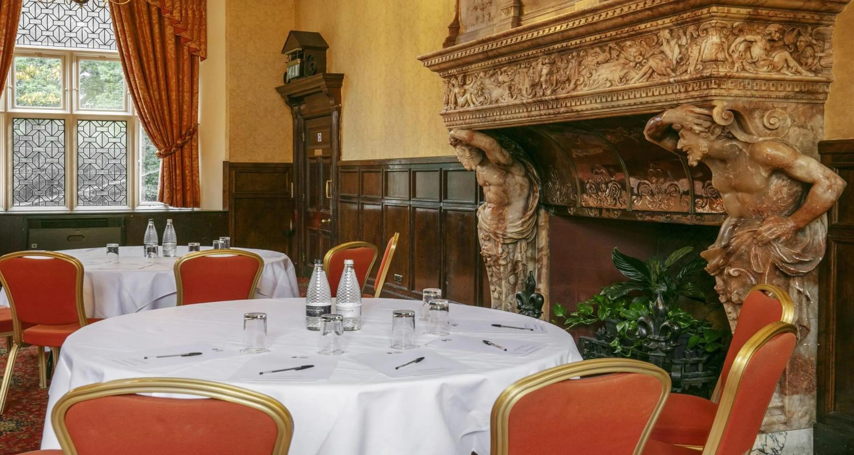 Meeting/conference room in Best Western PLUS Grim's Dyke Hotel