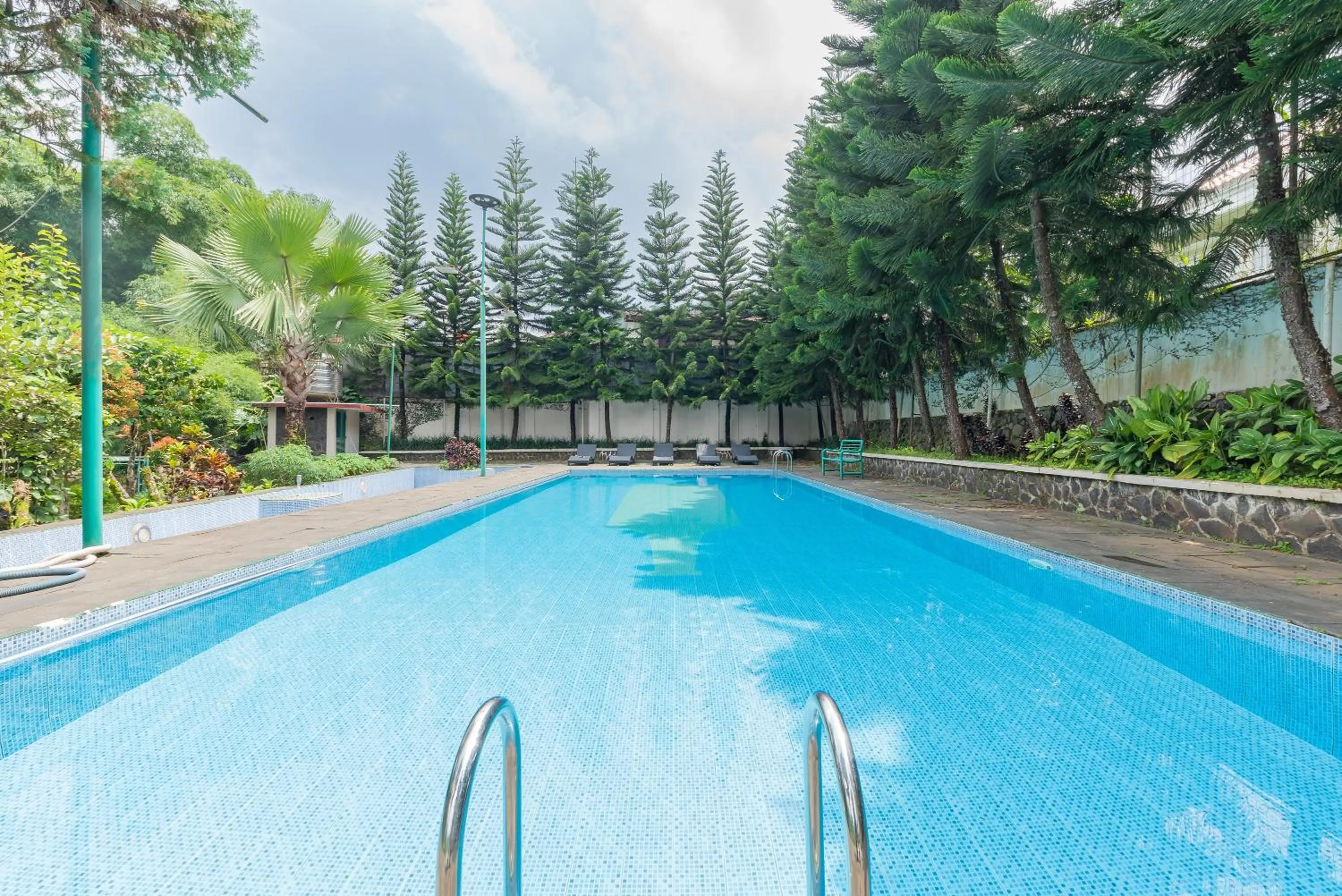 Swimming pool in Urbanview Resort Botol Cisarua Puncak Bogor