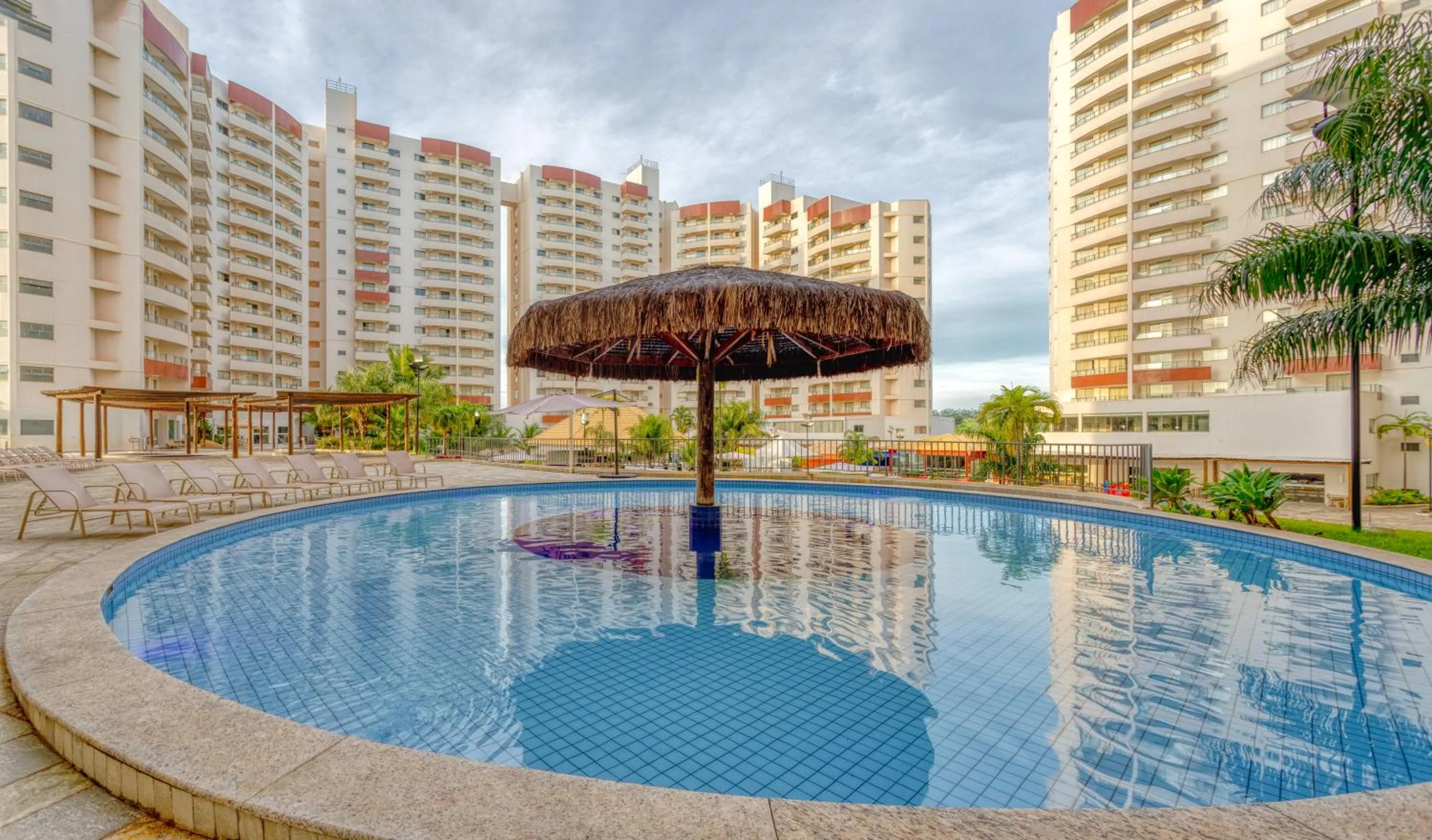 Swimming pool in Wyndham Olímpia Royal Hotels