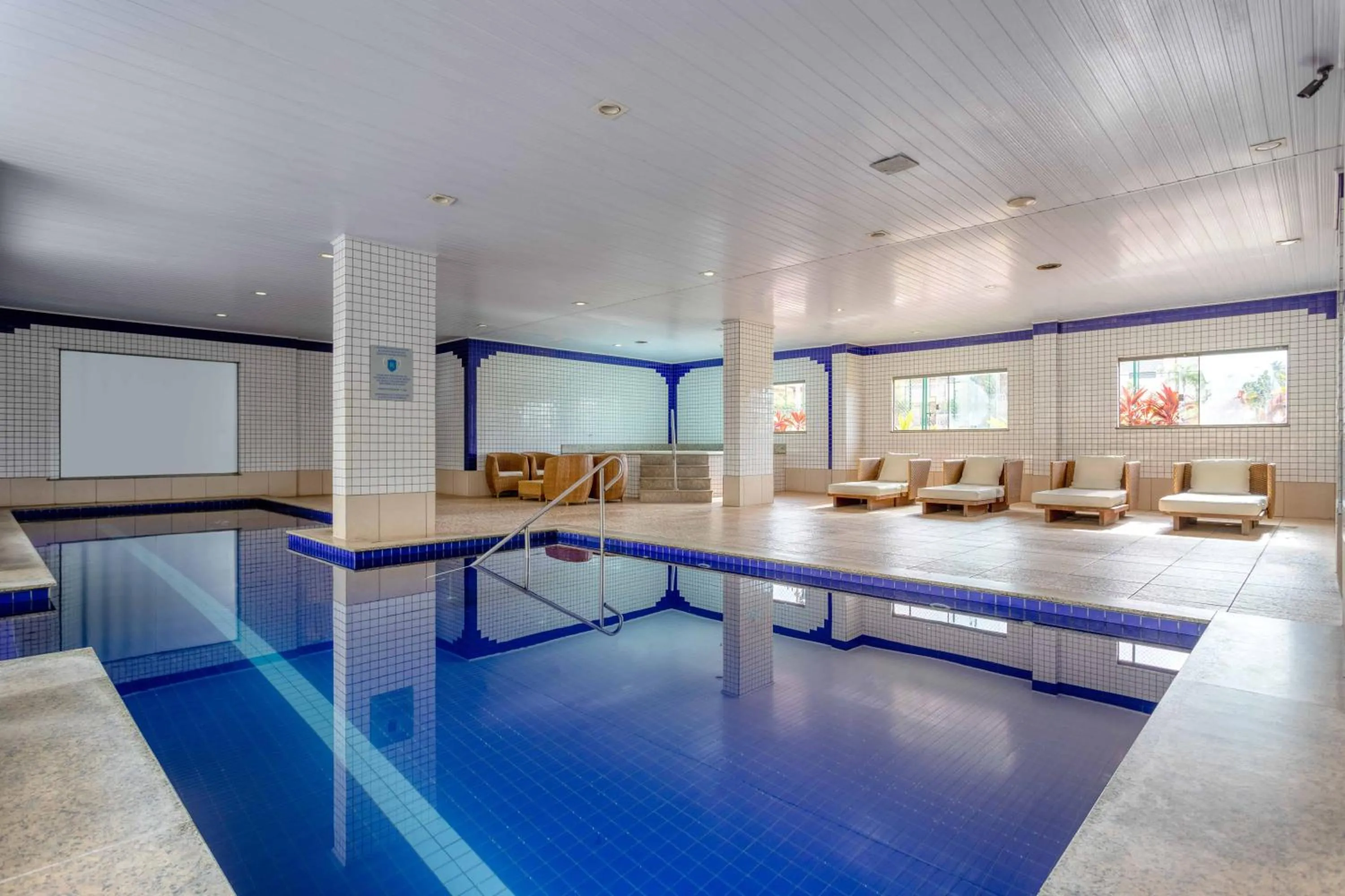 Swimming pool in Wyndham Olímpia Royal Hotels