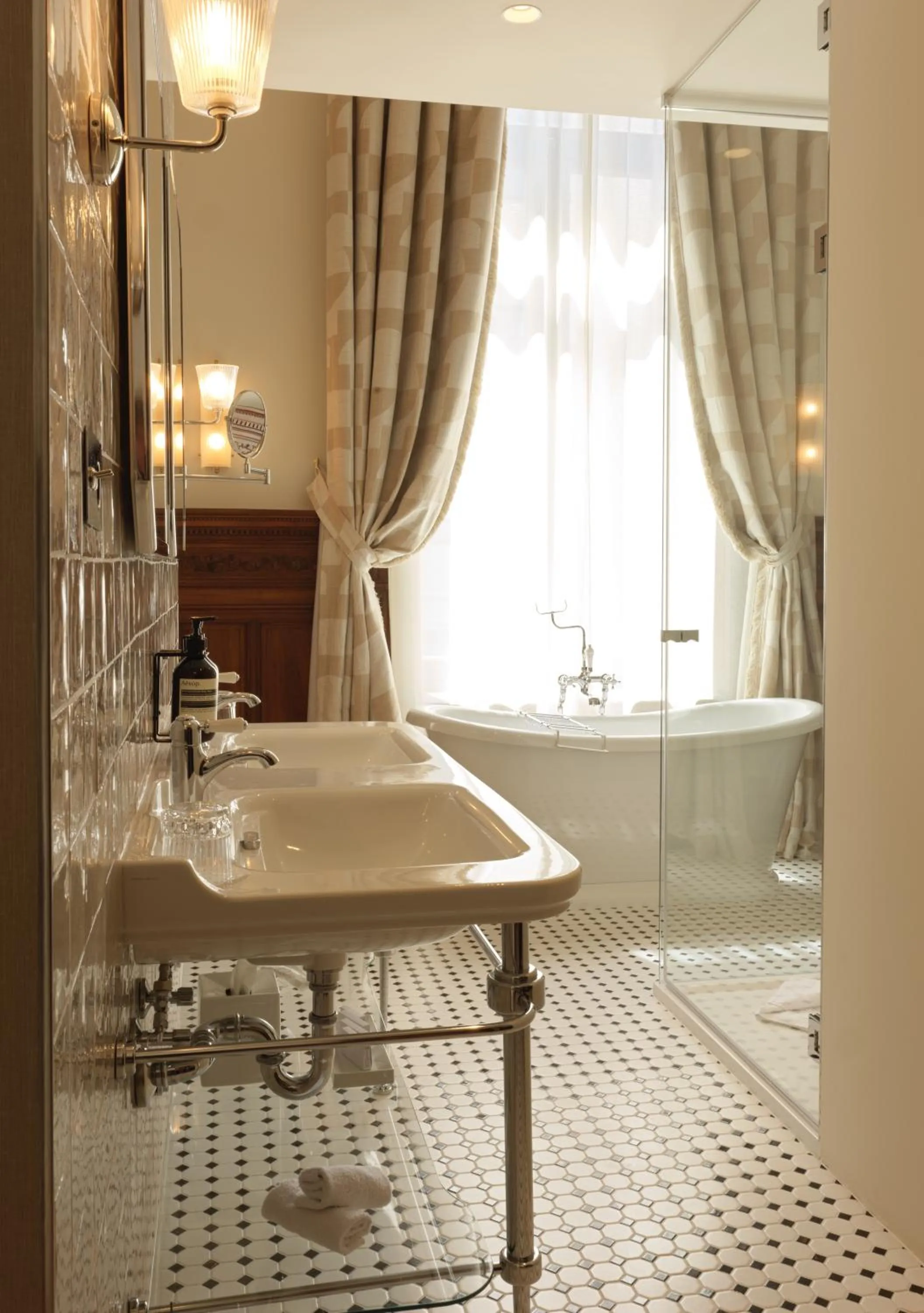 Shower in Hotel Fleur de Ville