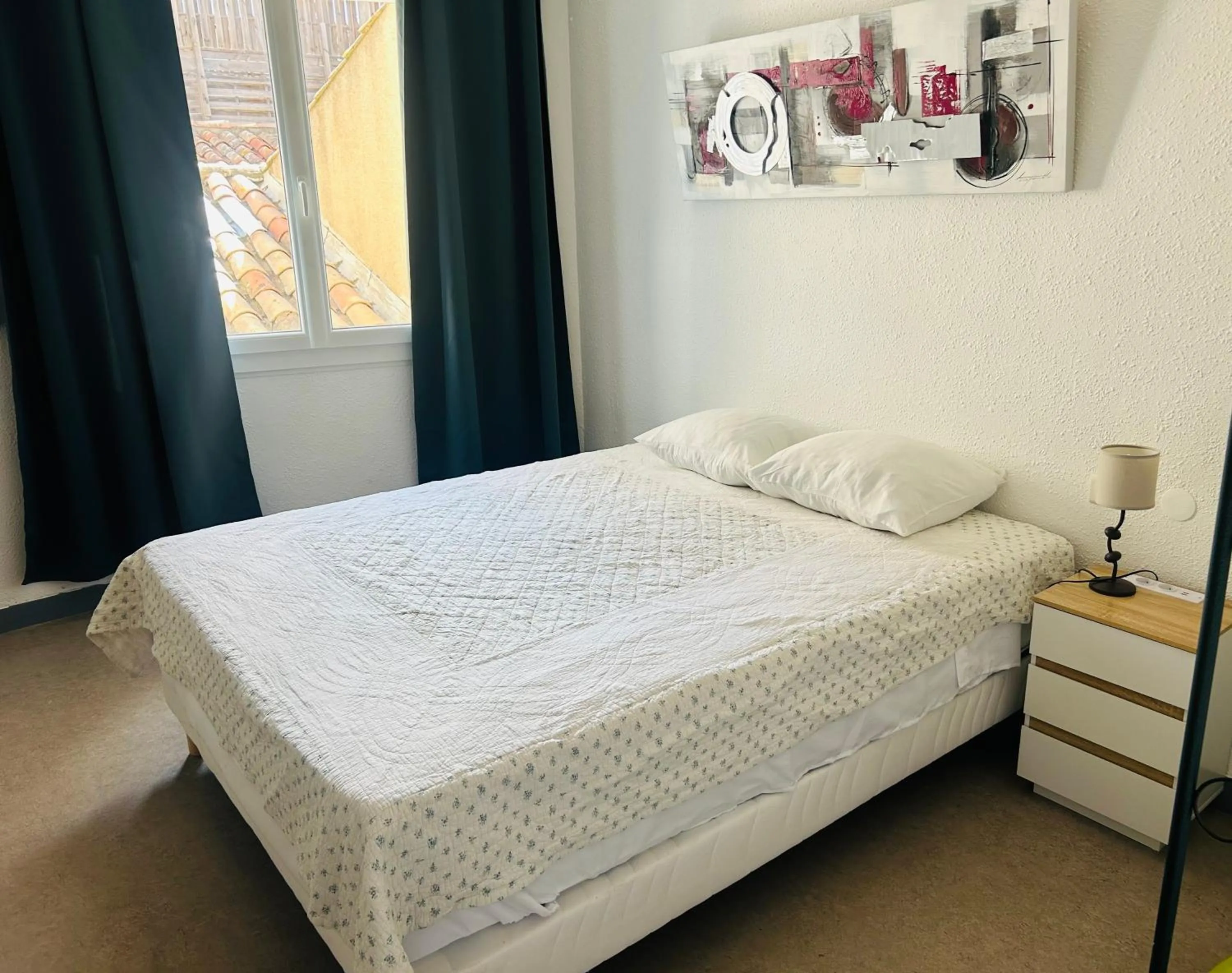 Bed in Hôtel L'Acropole