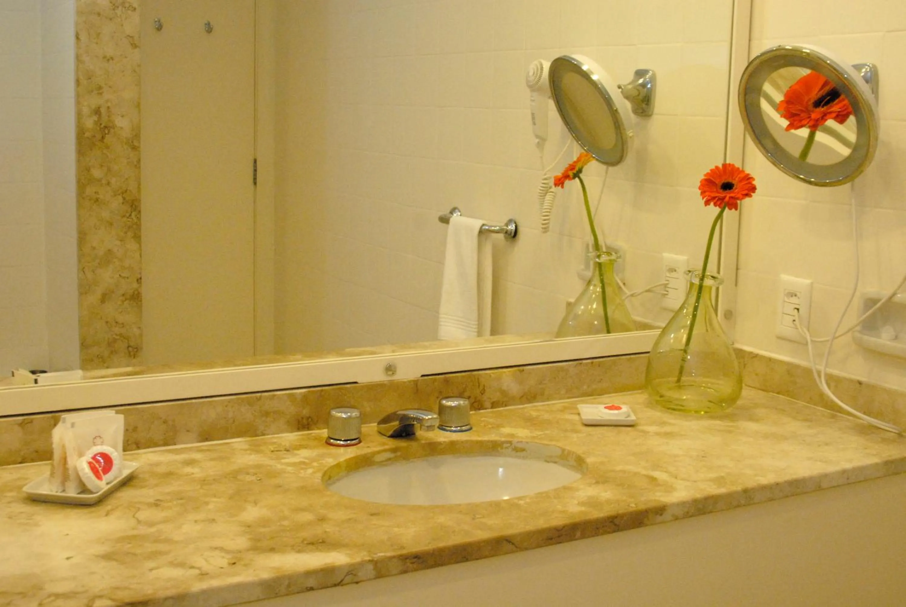 Bathroom in Hotel Rio Lancaster