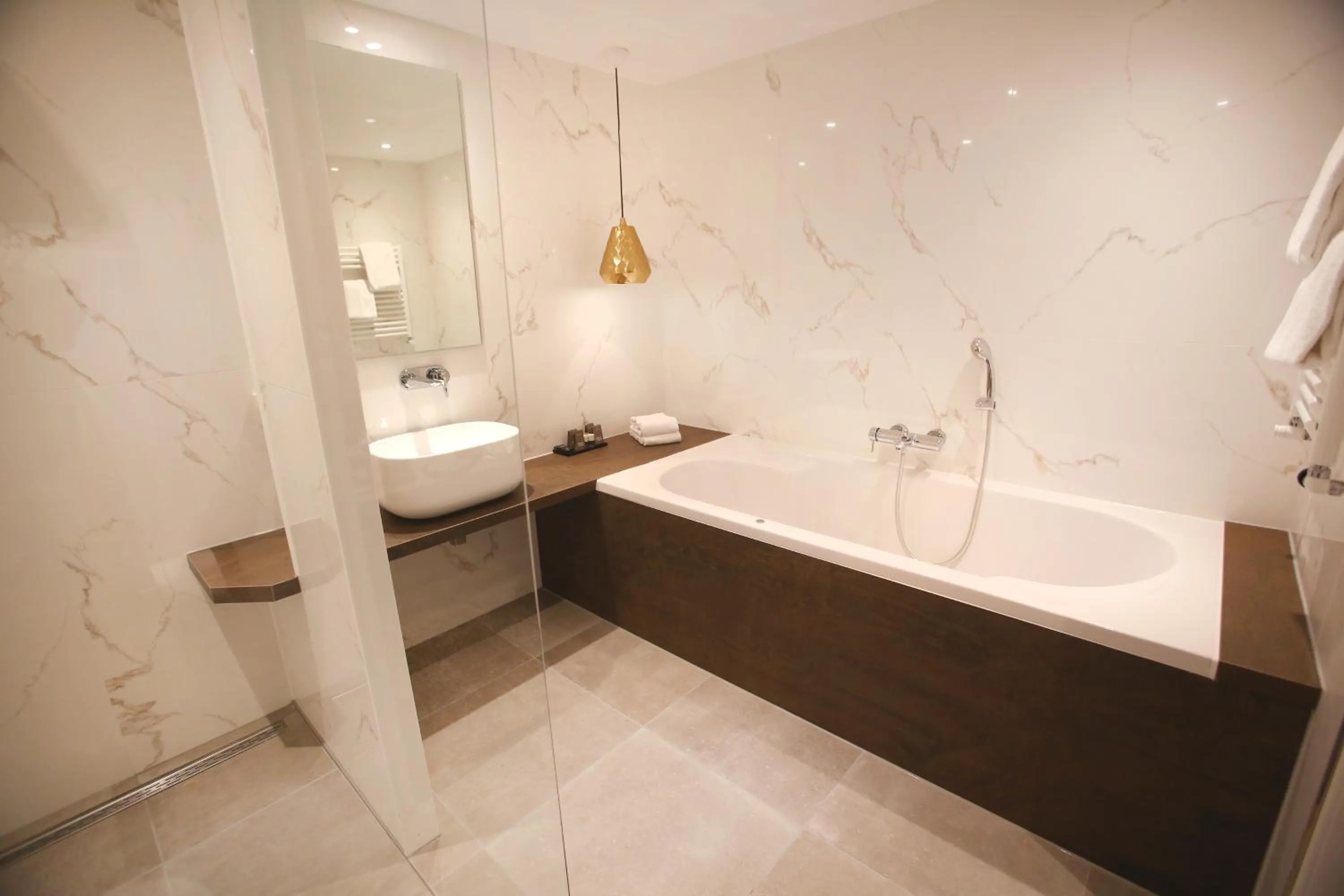 Bathroom in Van der Valk Hotel Akersloot / A9 ALKMAAR