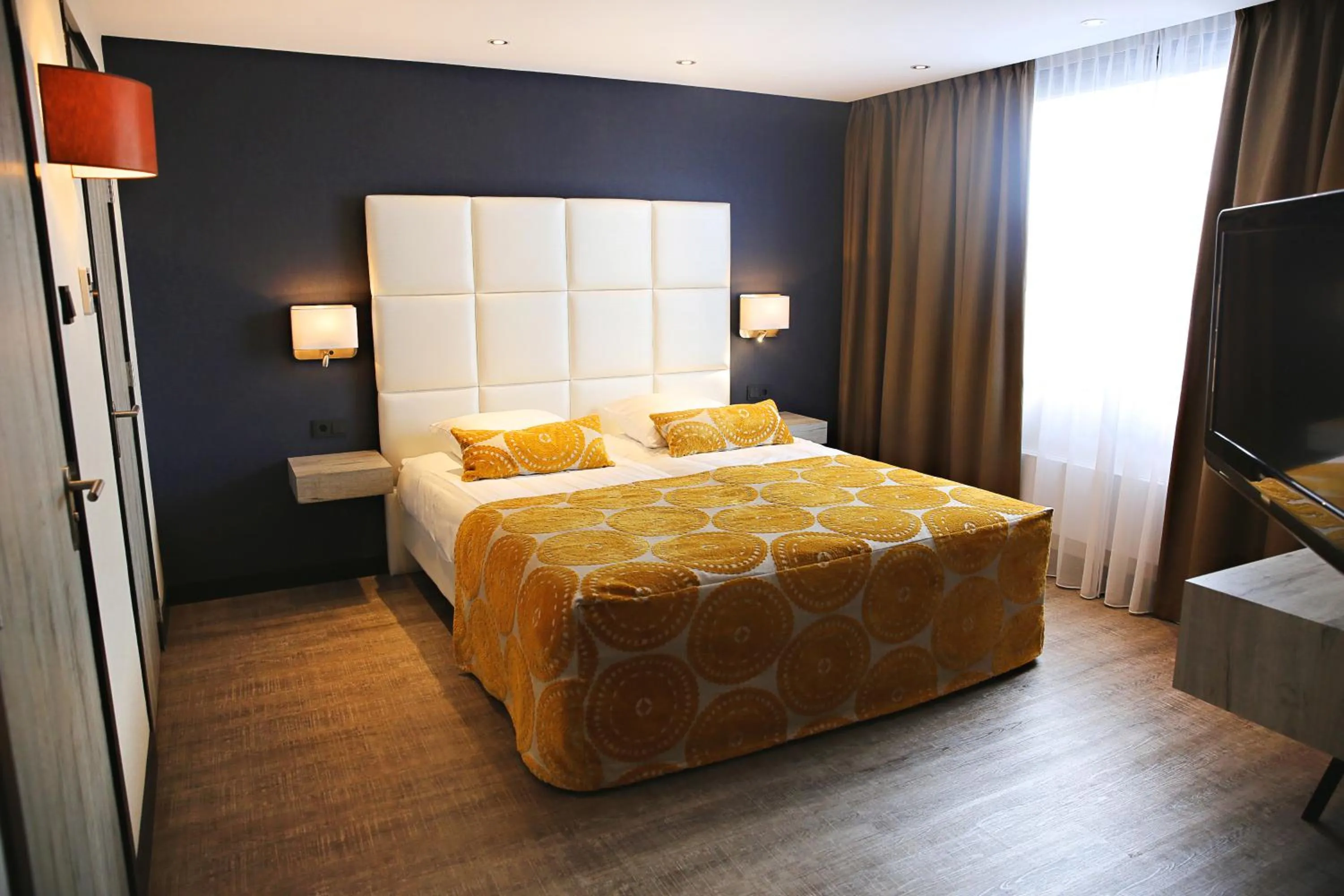 Photo of the whole room, Bed in Van der Valk Hotel Akersloot / A9 ALKMAAR