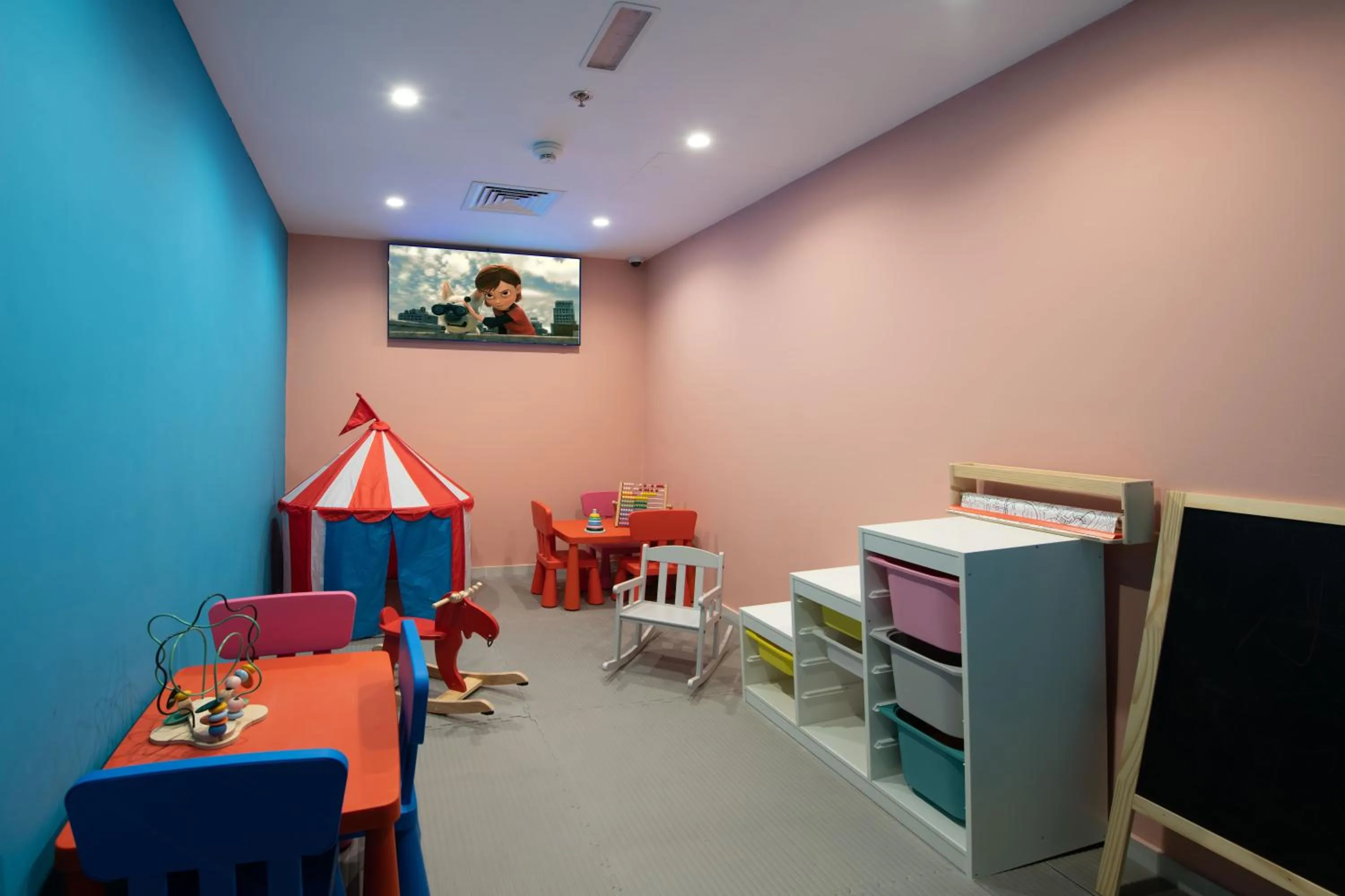 Kids's club in Western Hotel Liwa