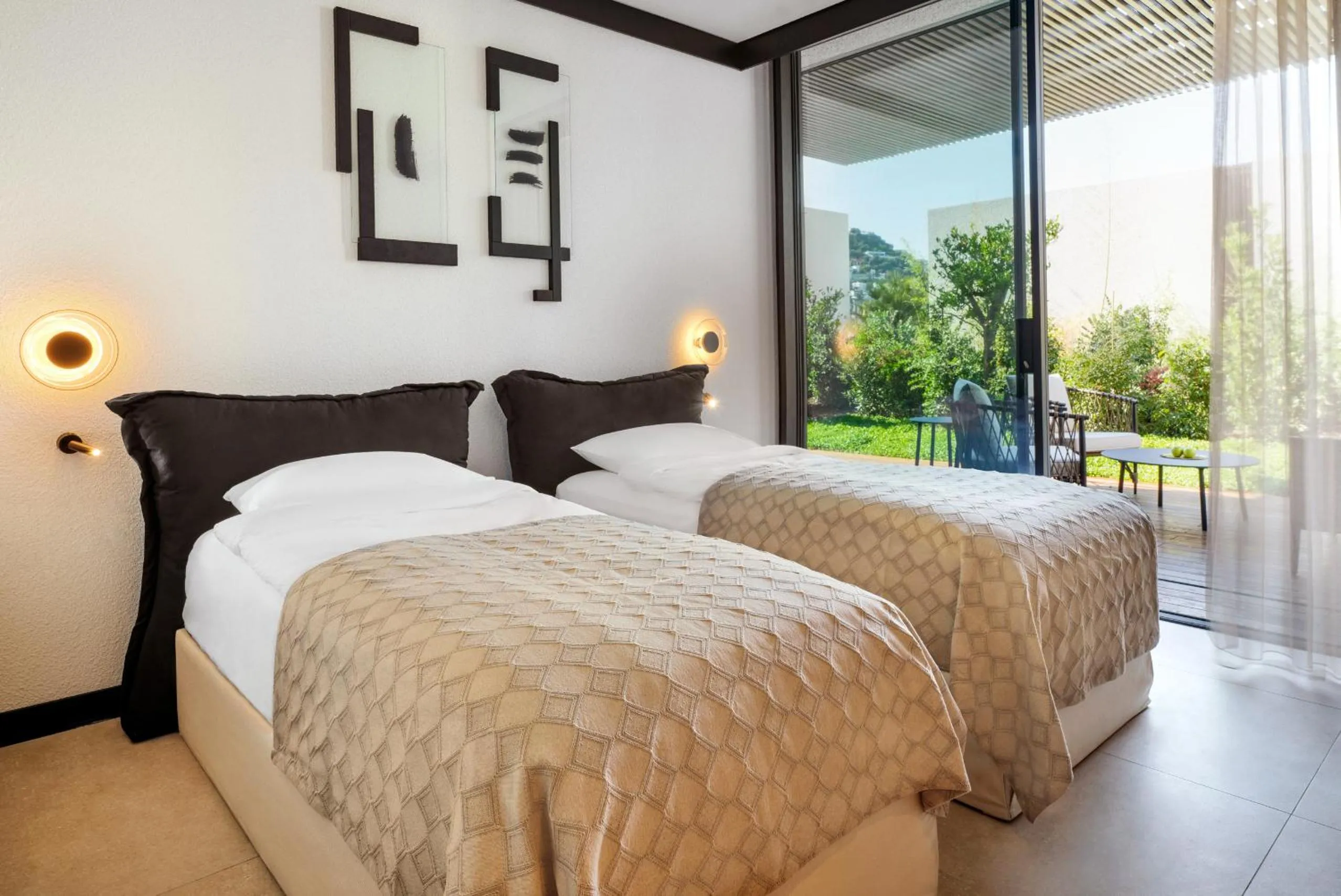 Bed in Caja by Maxx Royal