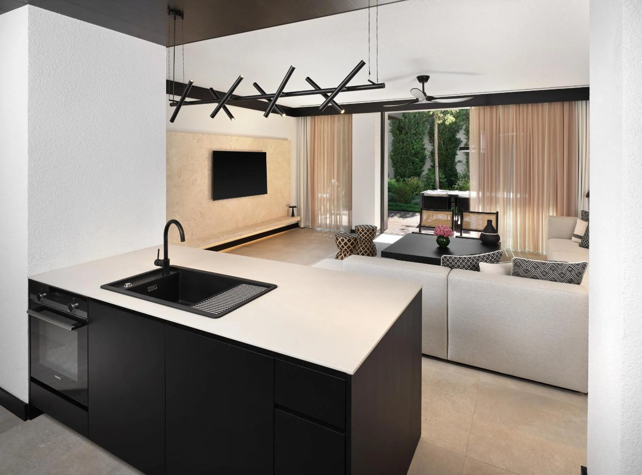 TV and multimedia in Caja by Maxx Royal