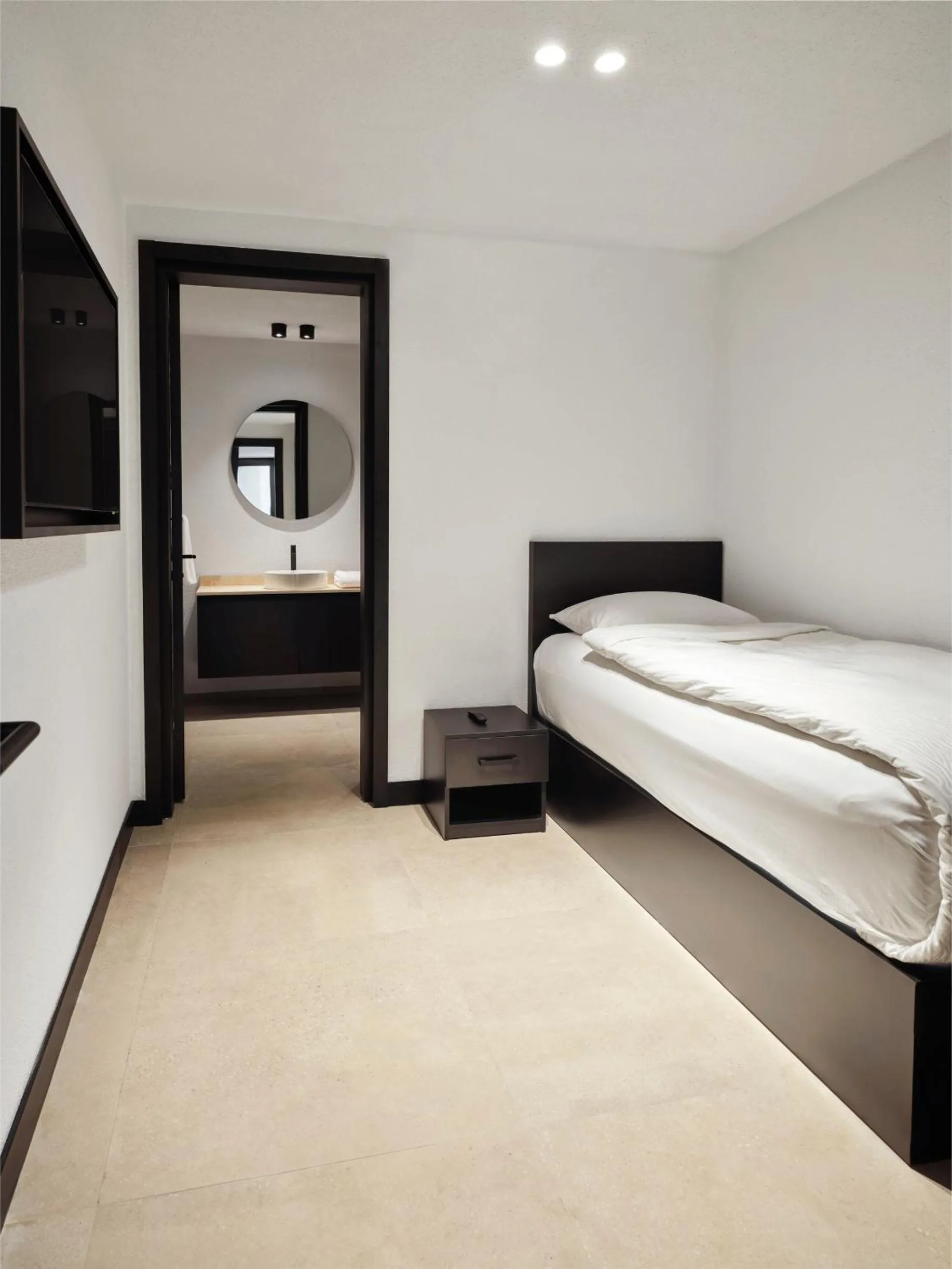 Bed in Caja by Maxx Royal