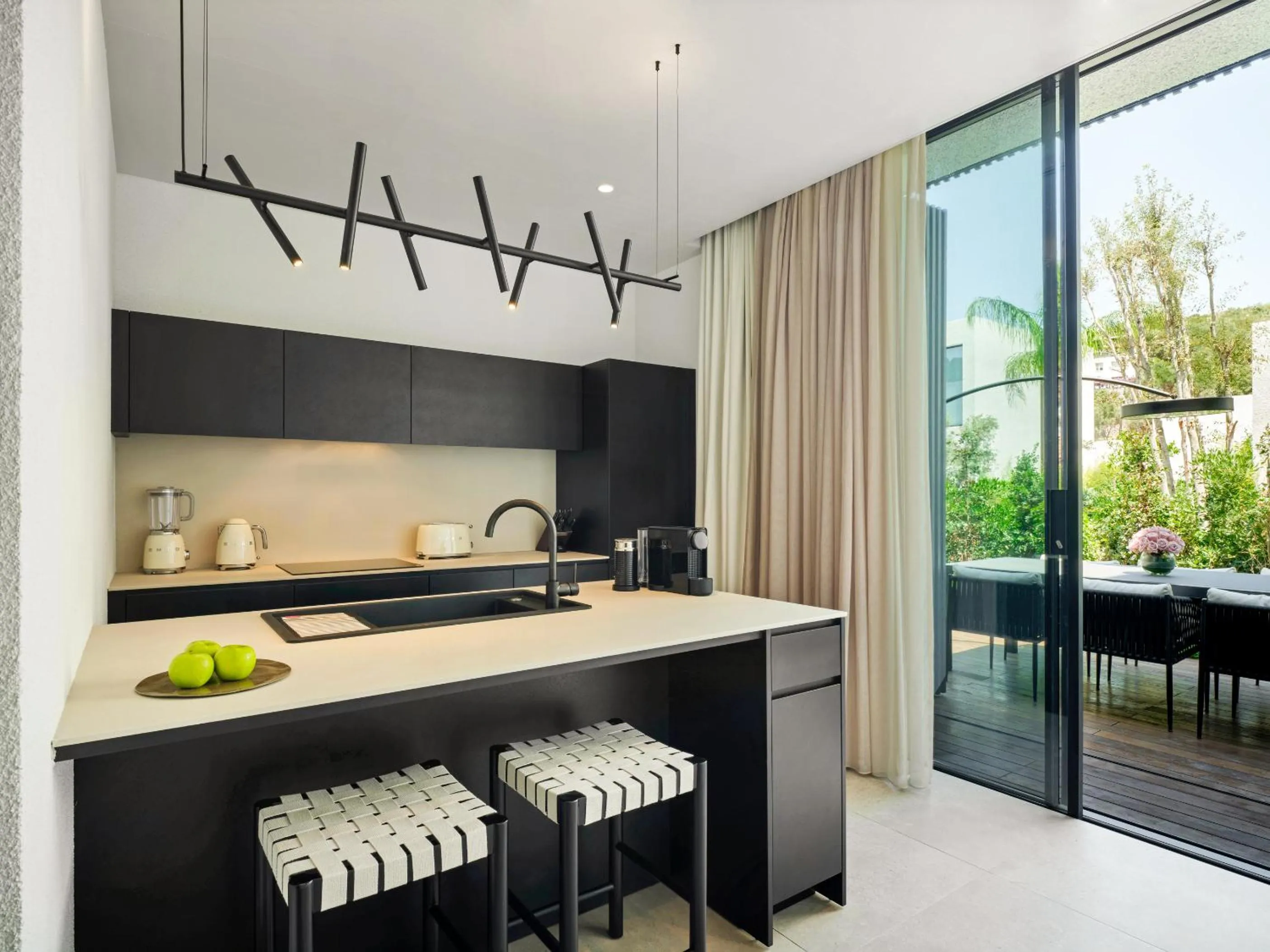 Kitchen or kitchenette in Caja by Maxx Royal