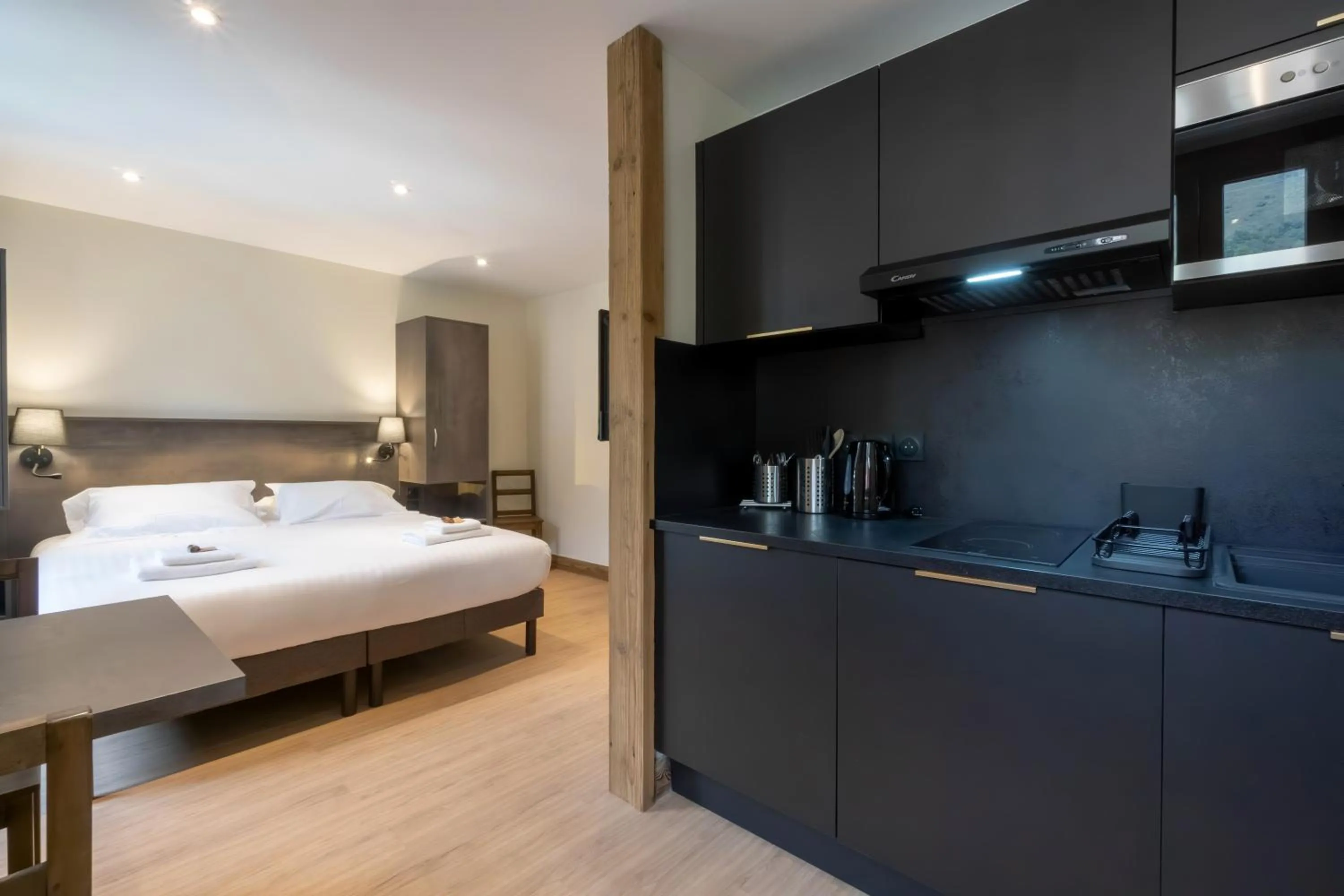 Kitchen or kitchenette, Bed in Hostellerie du Petit Saint Bernard