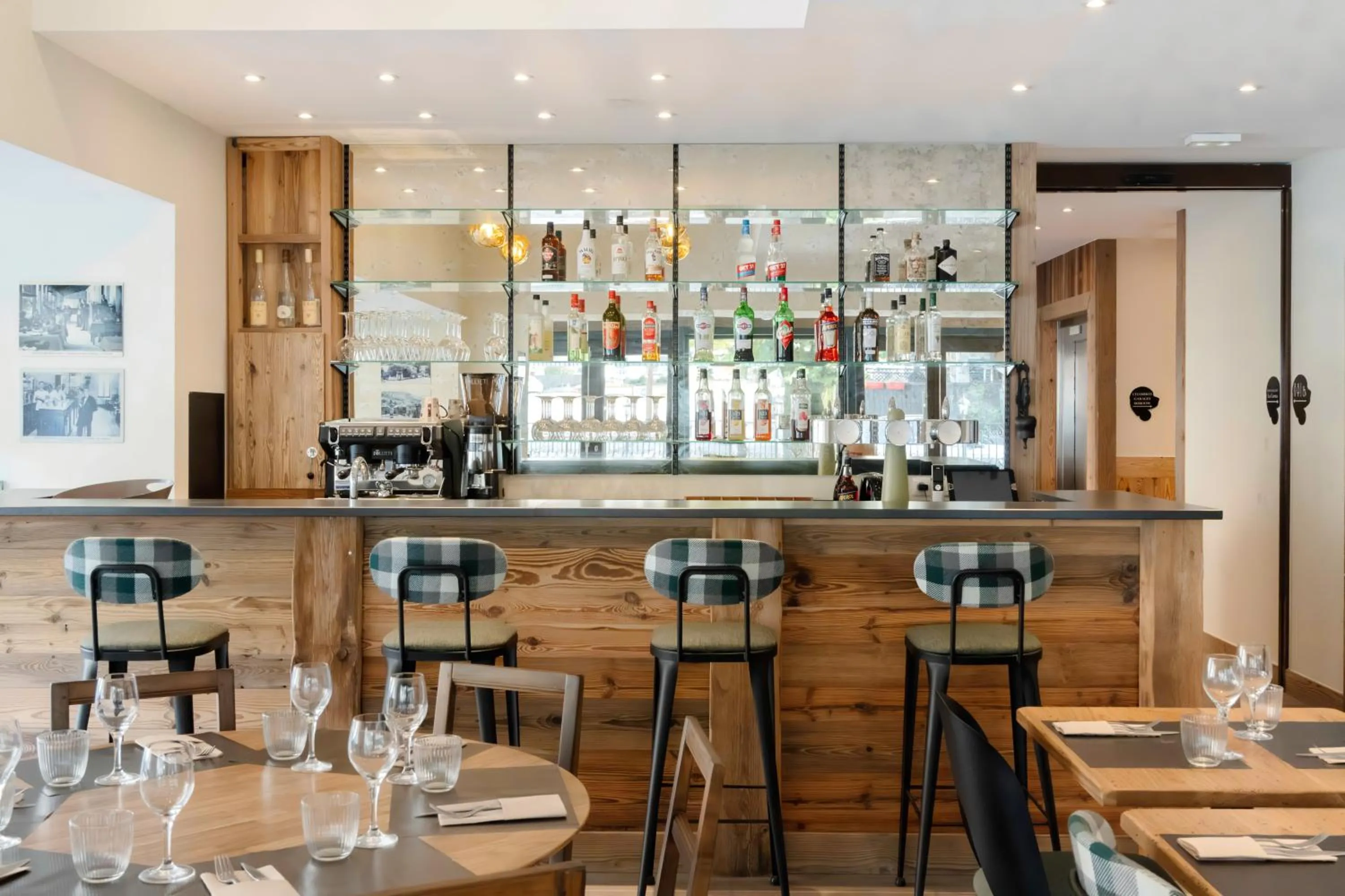 Restaurant/places to eat in Hostellerie du Petit Saint Bernard