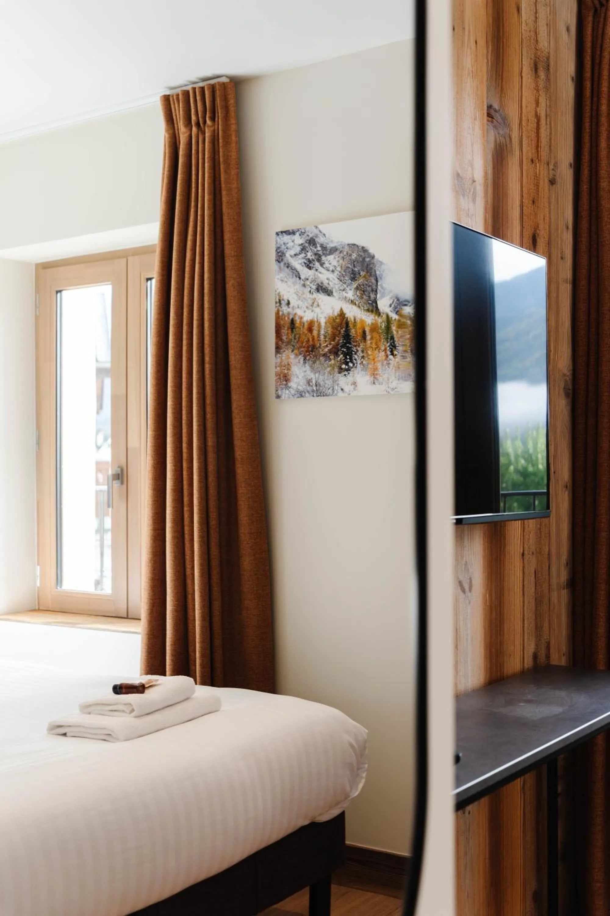 Photo of the whole room, Bed in Hostellerie du Petit Saint Bernard