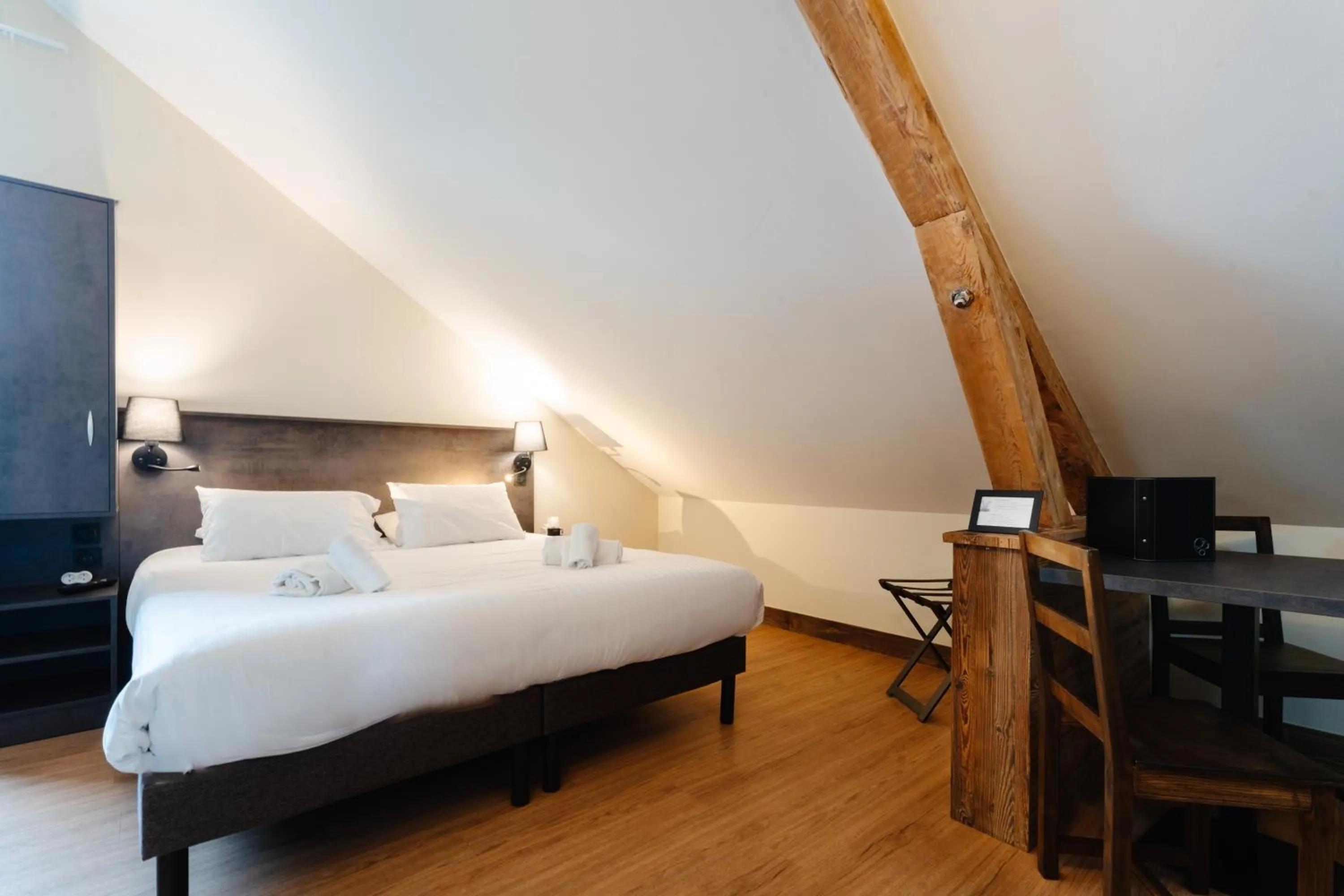 Photo of the whole room, Bed in Hostellerie du Petit Saint Bernard