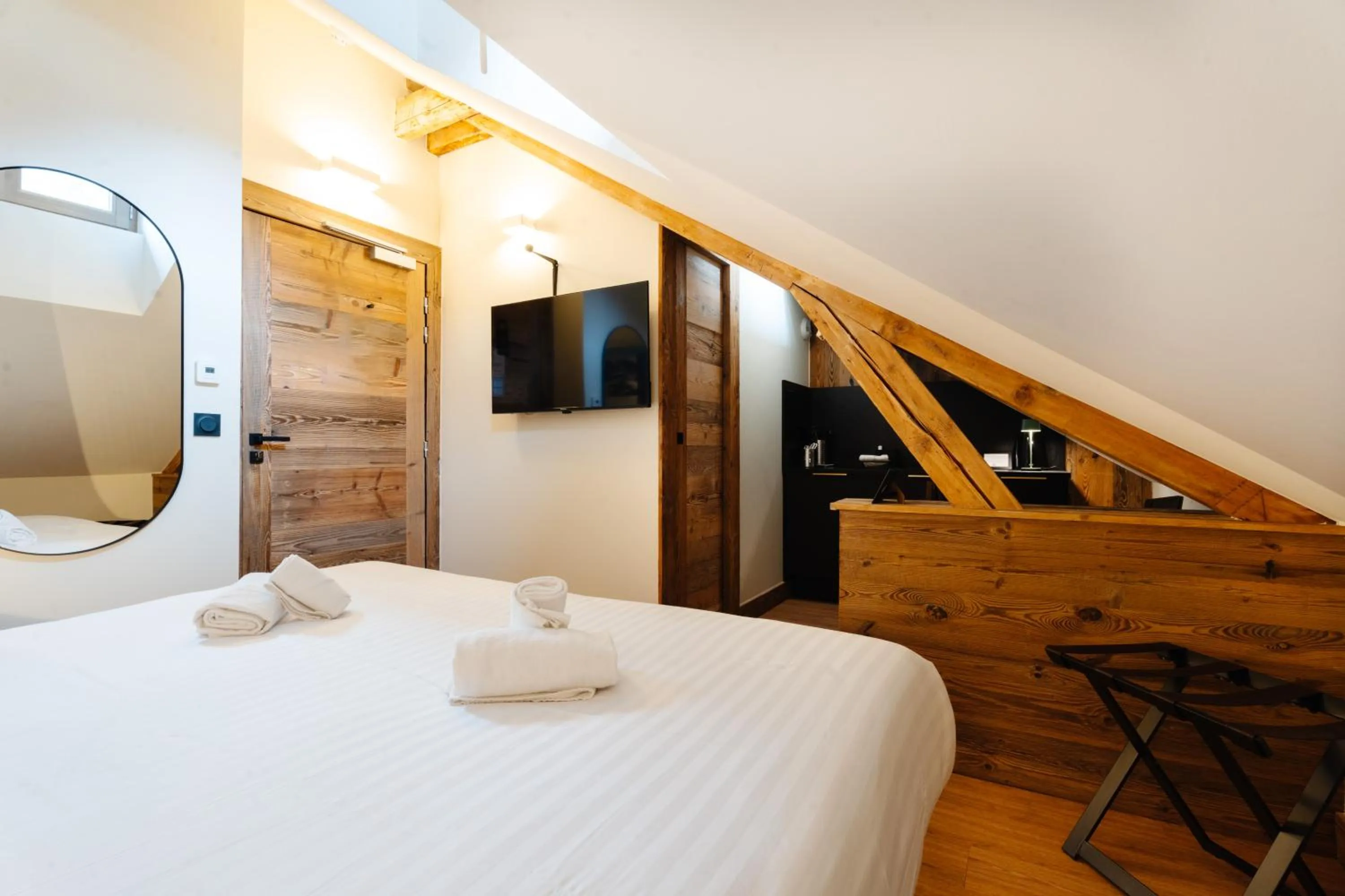 Photo of the whole room, Bed in Hostellerie du Petit Saint Bernard