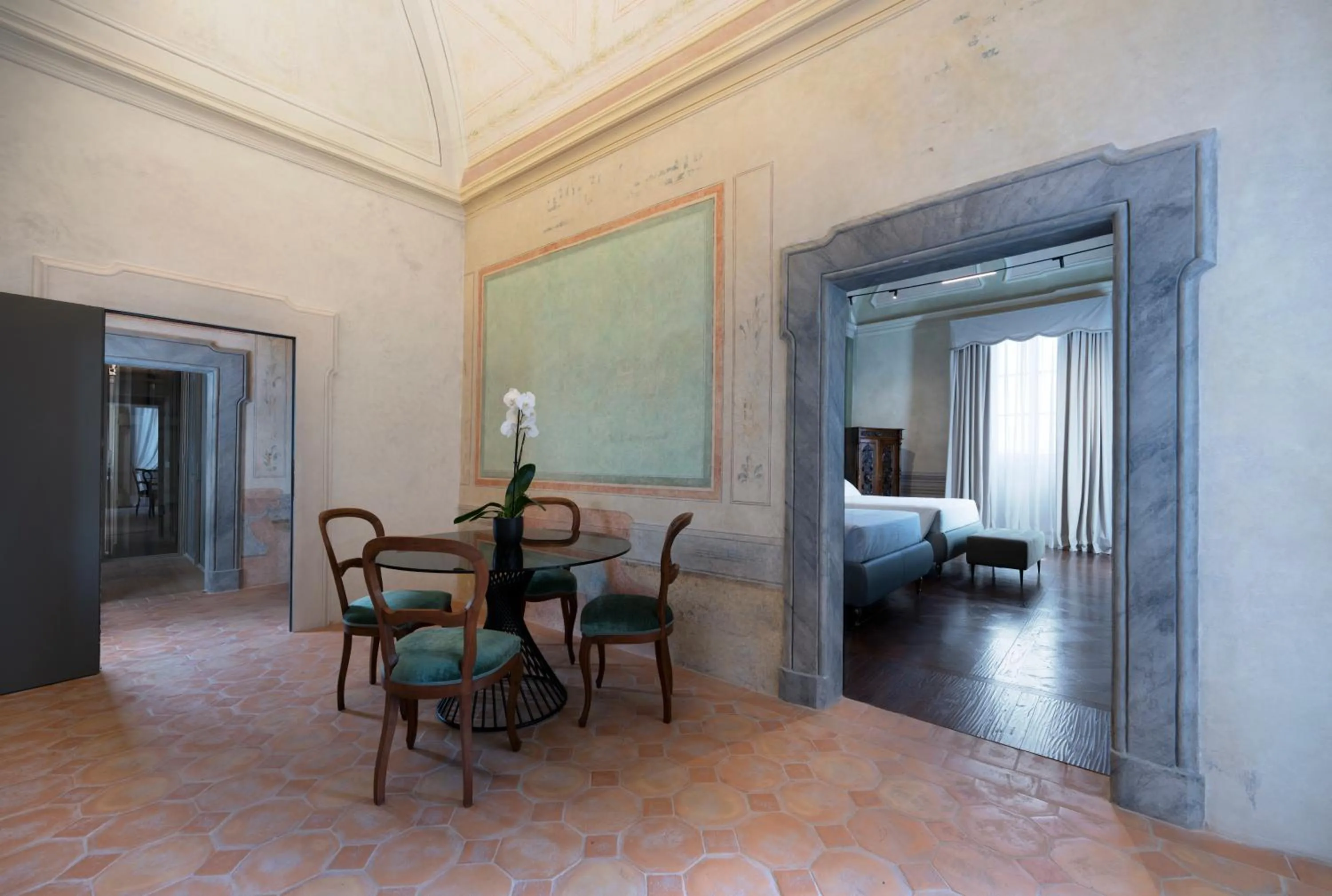Living room, Bed in Palazzo Giusti Suites and Spa