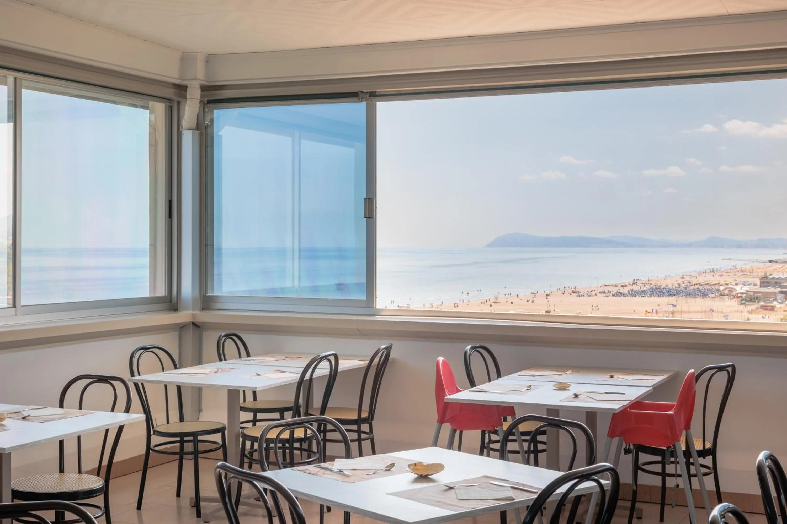 Restaurant/places to eat in Hotel Centrale Miramare