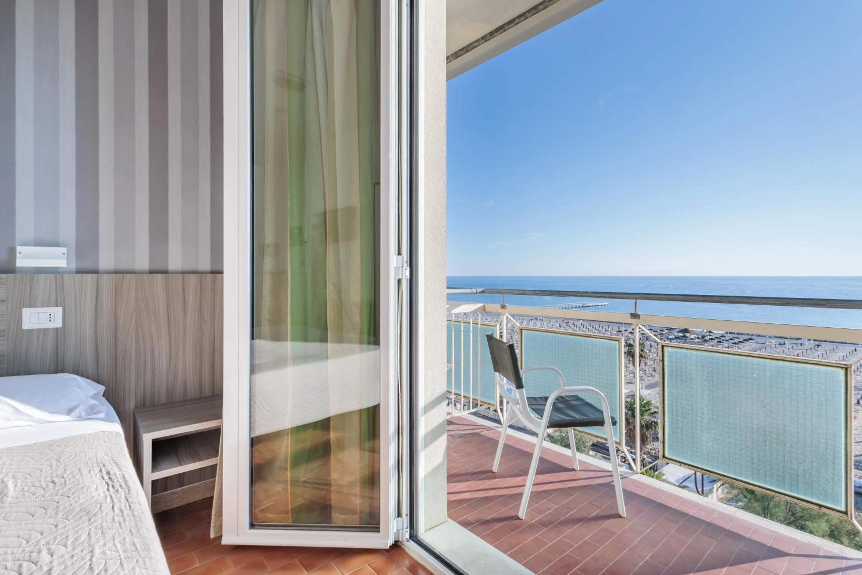 View (from property/room), Bed in Hotel Centrale Miramare