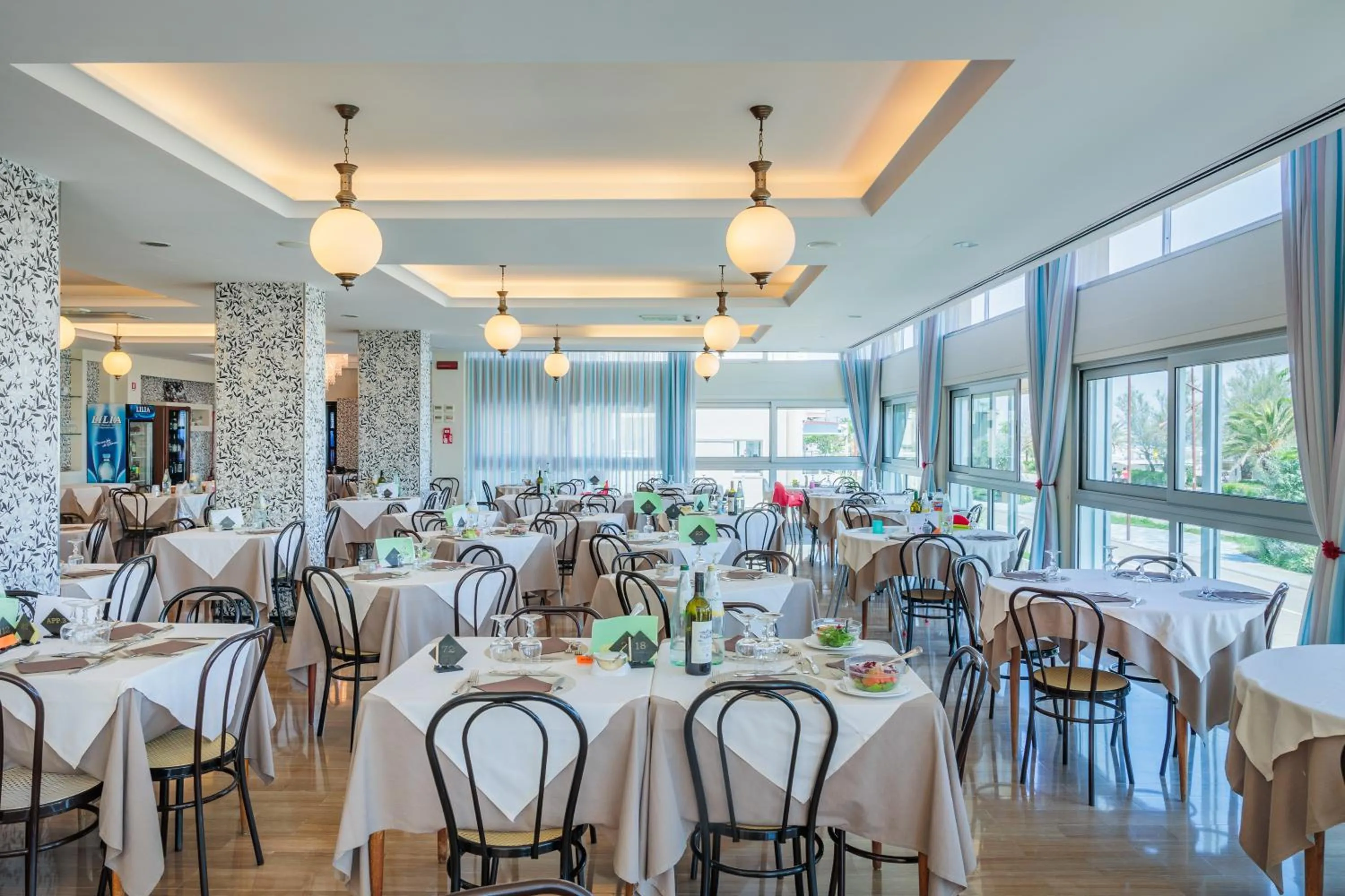 Restaurant/places to eat in Hotel Centrale Miramare