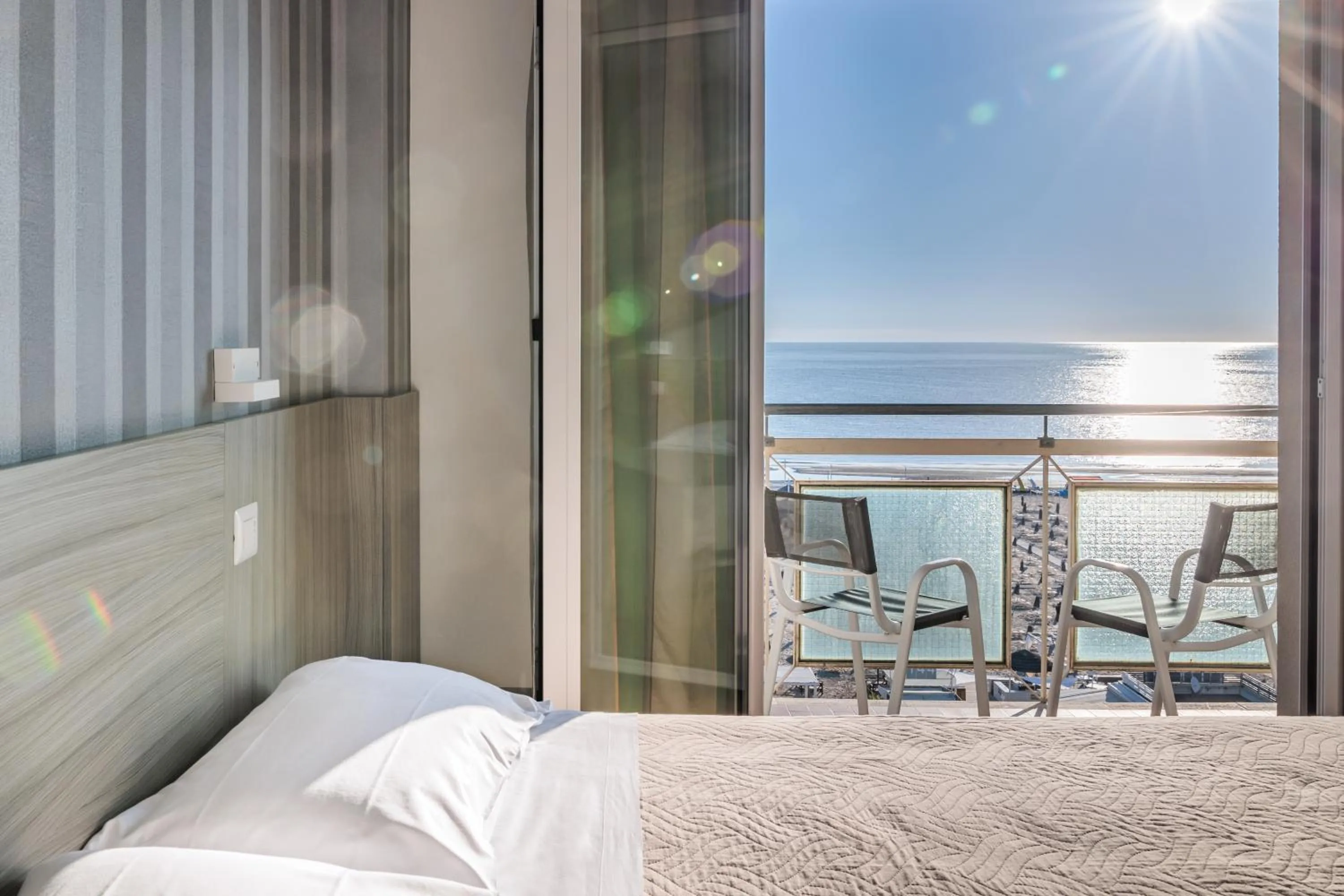 View (from property/room), Bed in Hotel Centrale Miramare