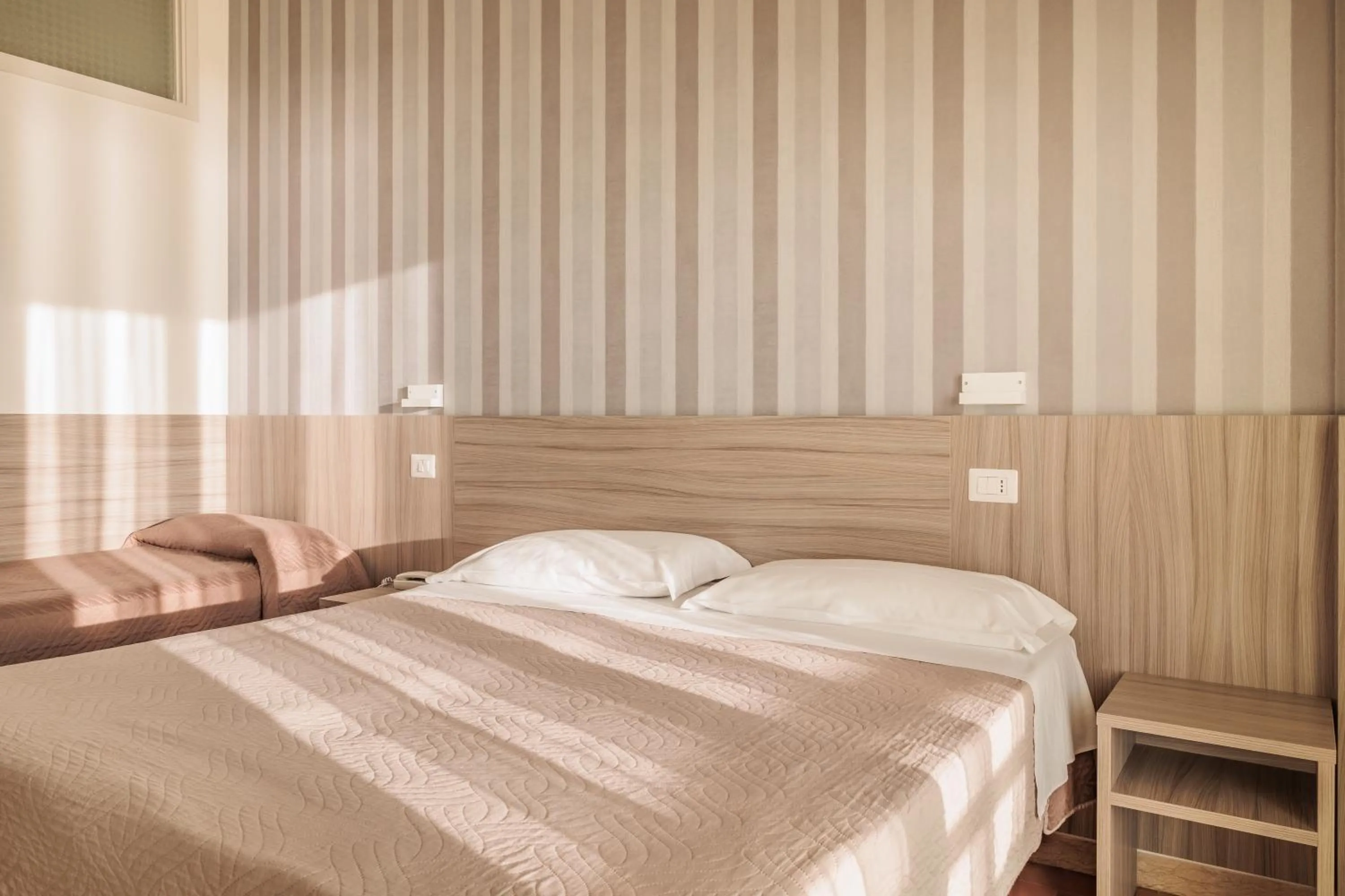 Bedroom, Bed in Hotel Centrale Miramare