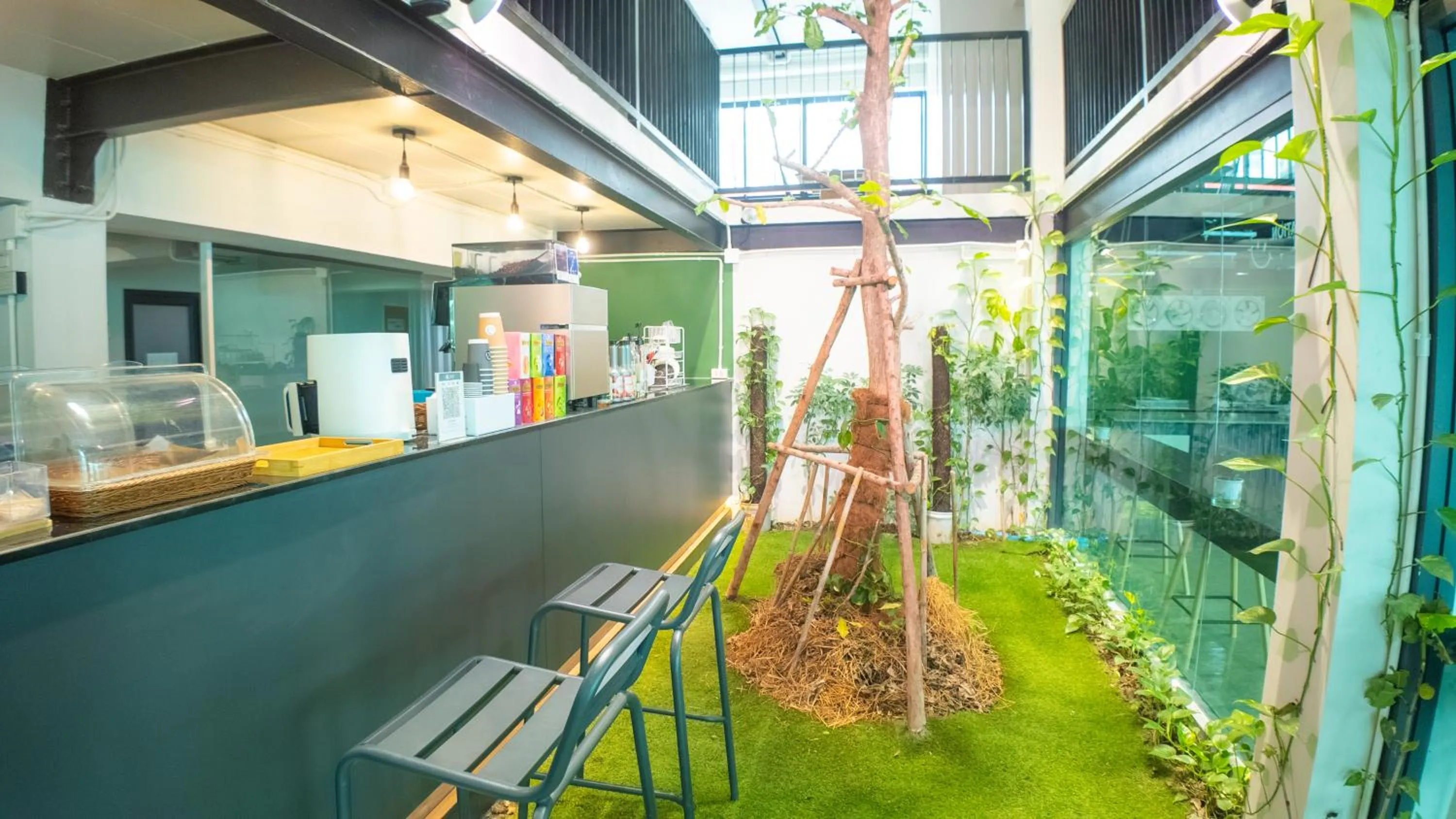 Lounge or bar in V1 boutique hotel