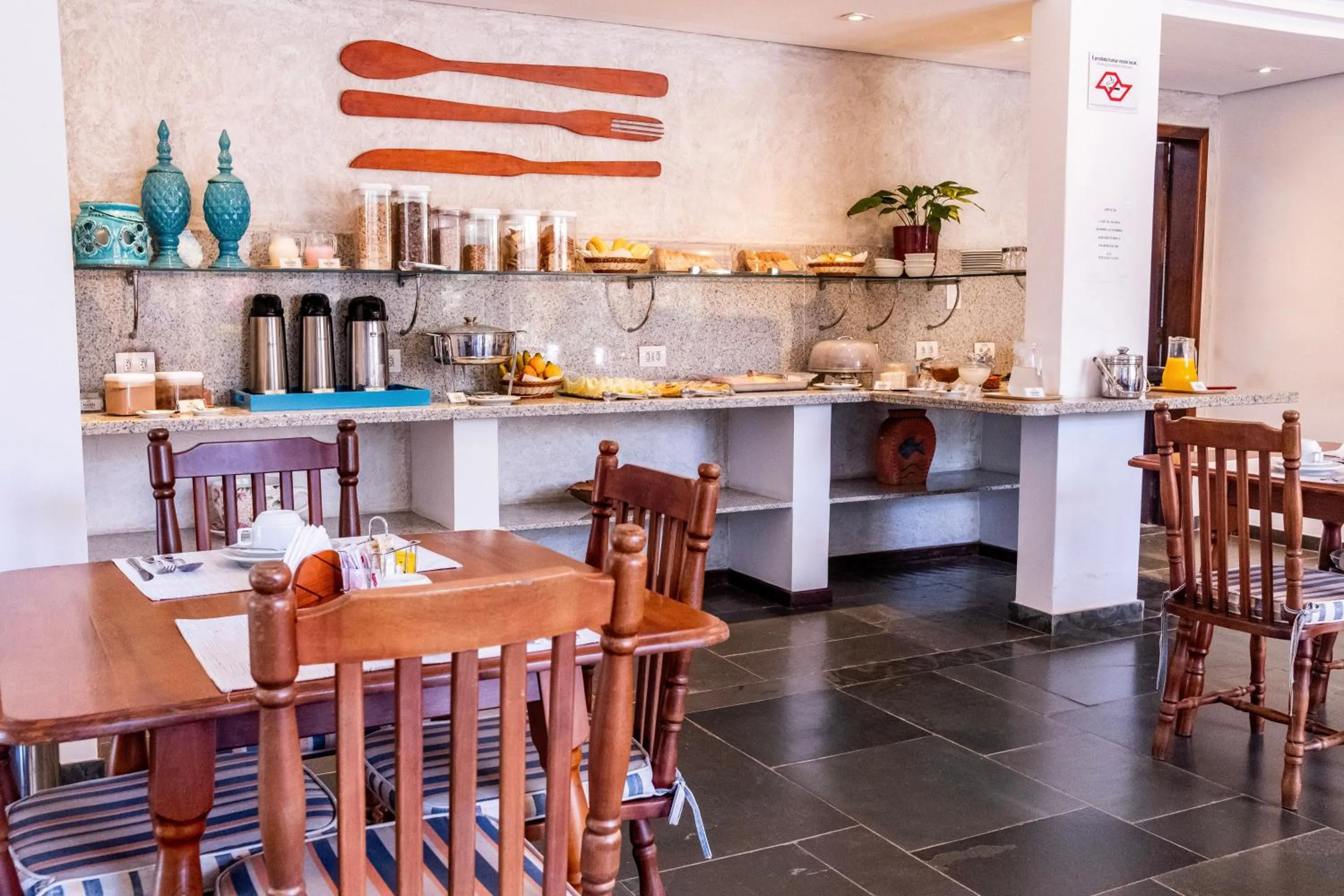 Restaurant/places to eat in Pousada NAAN Lázaro Ubatuba