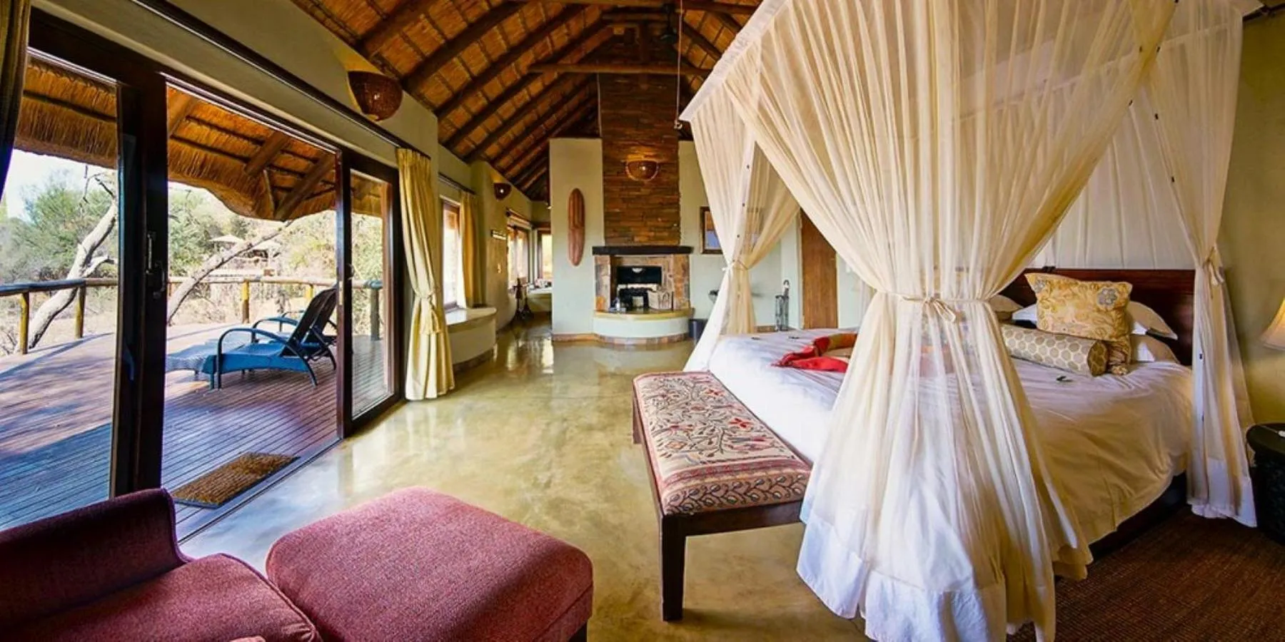 View (from property/room), Bed in Motswiri Private Safari Lodge