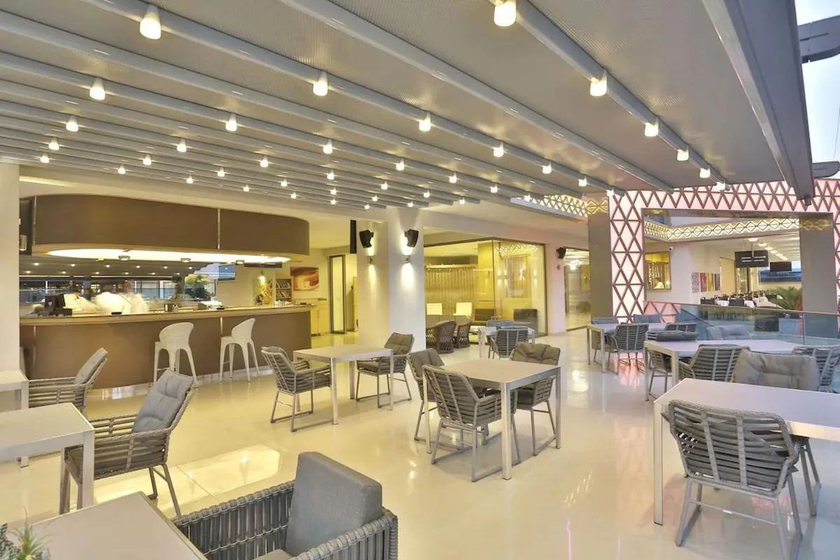 Restaurant/places to eat in Aurasia Design Hotel