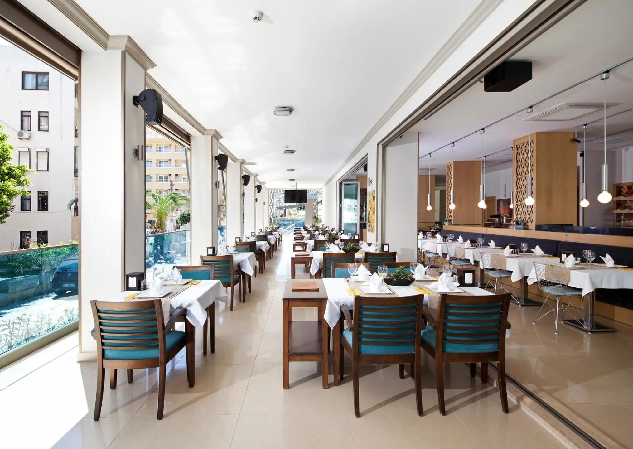 Restaurant/places to eat in Aurasia Design Hotel