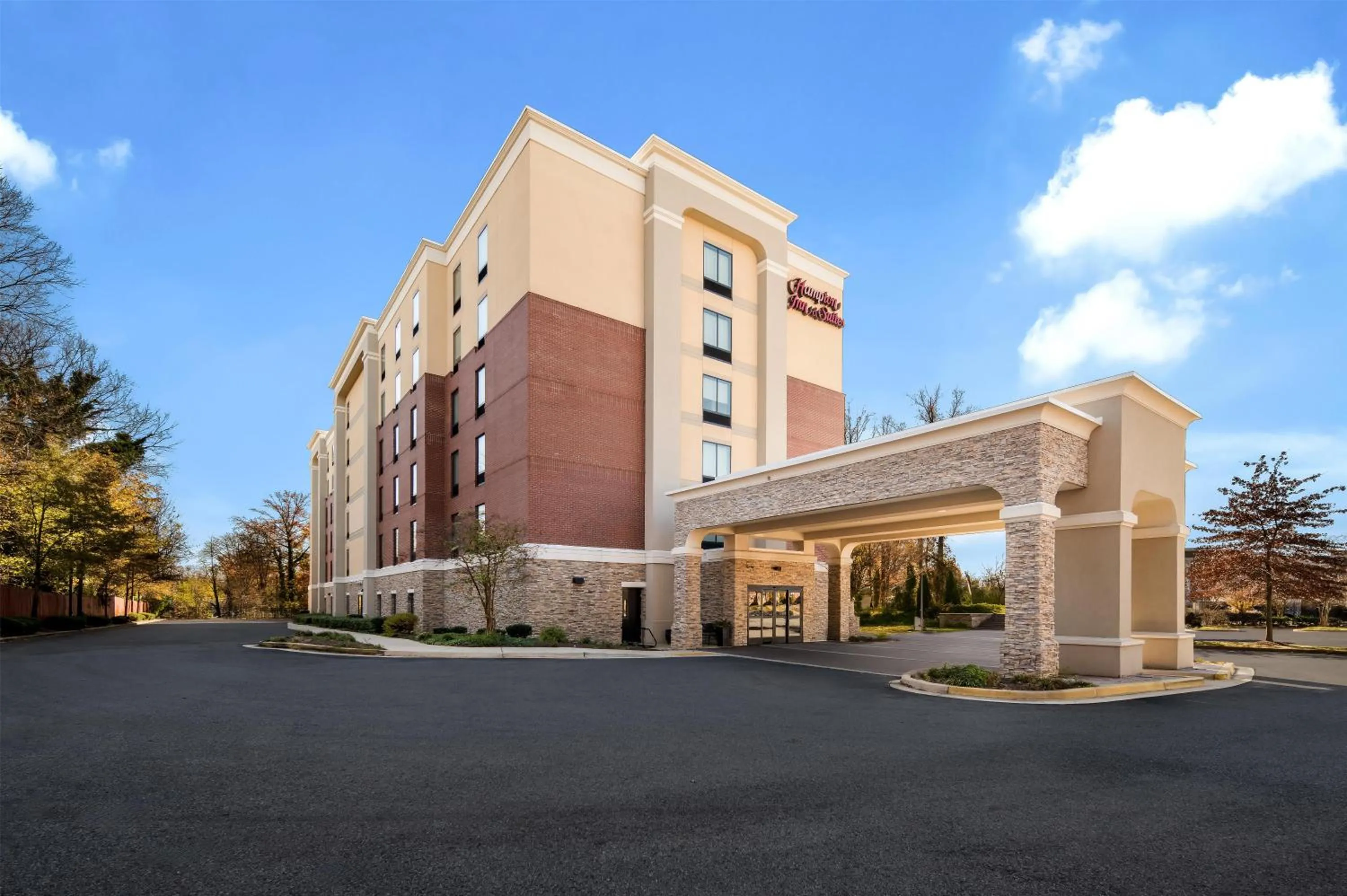 Property building in Hampton Inn and Suites Camp Springs