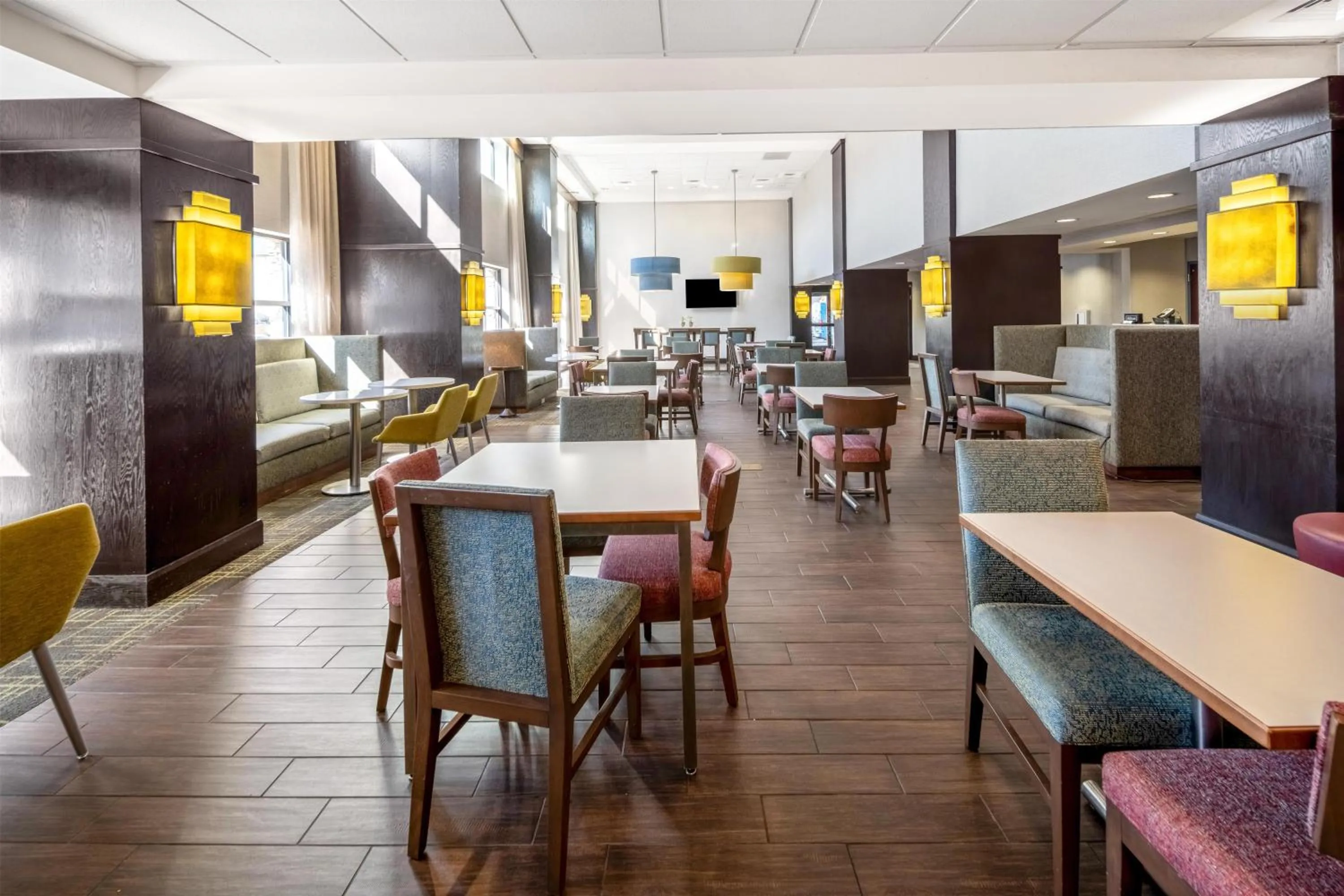 Breakfast in Hampton Inn and Suites Camp Springs