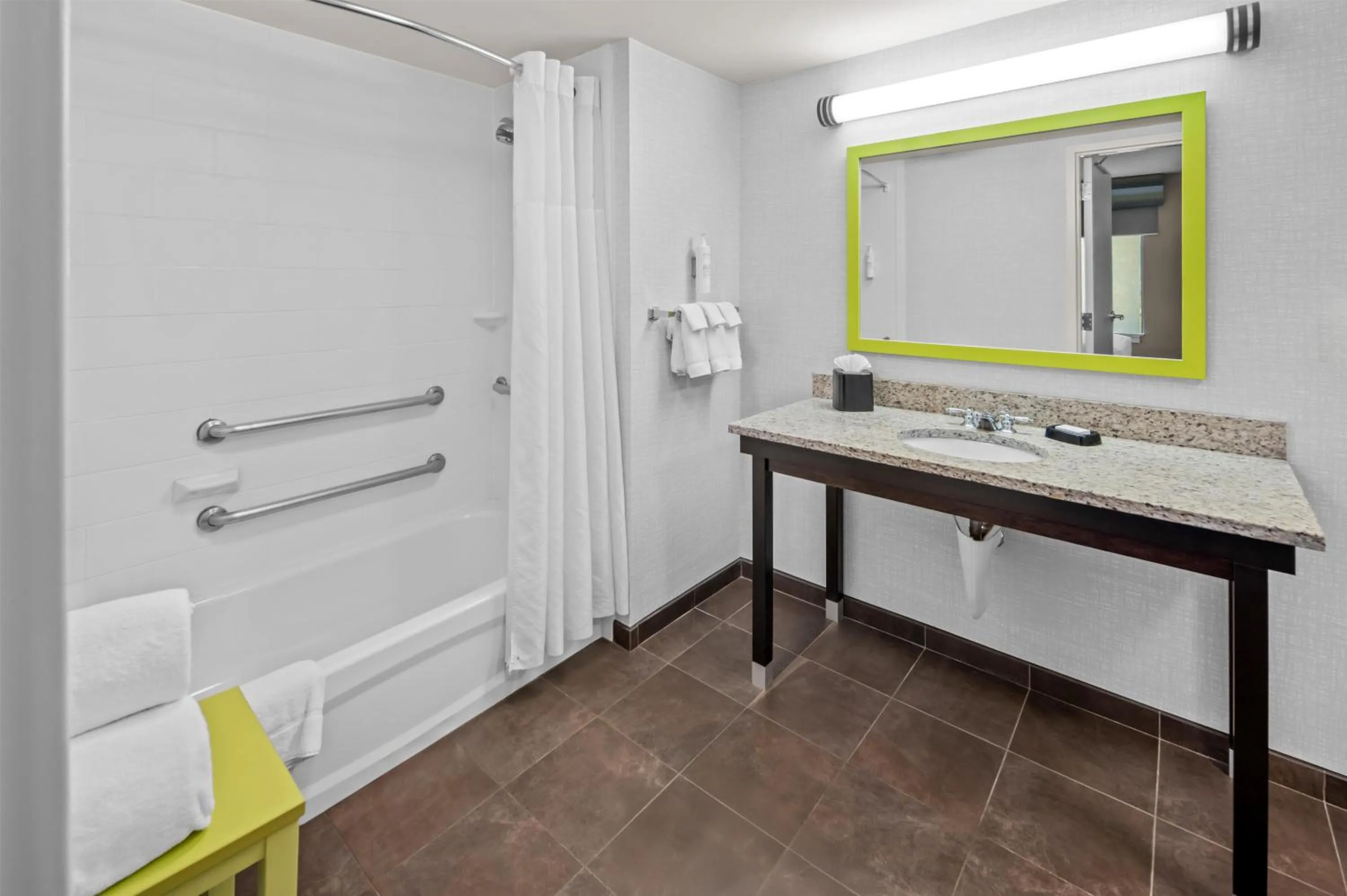 Bathroom in Hampton Inn and Suites Camp Springs