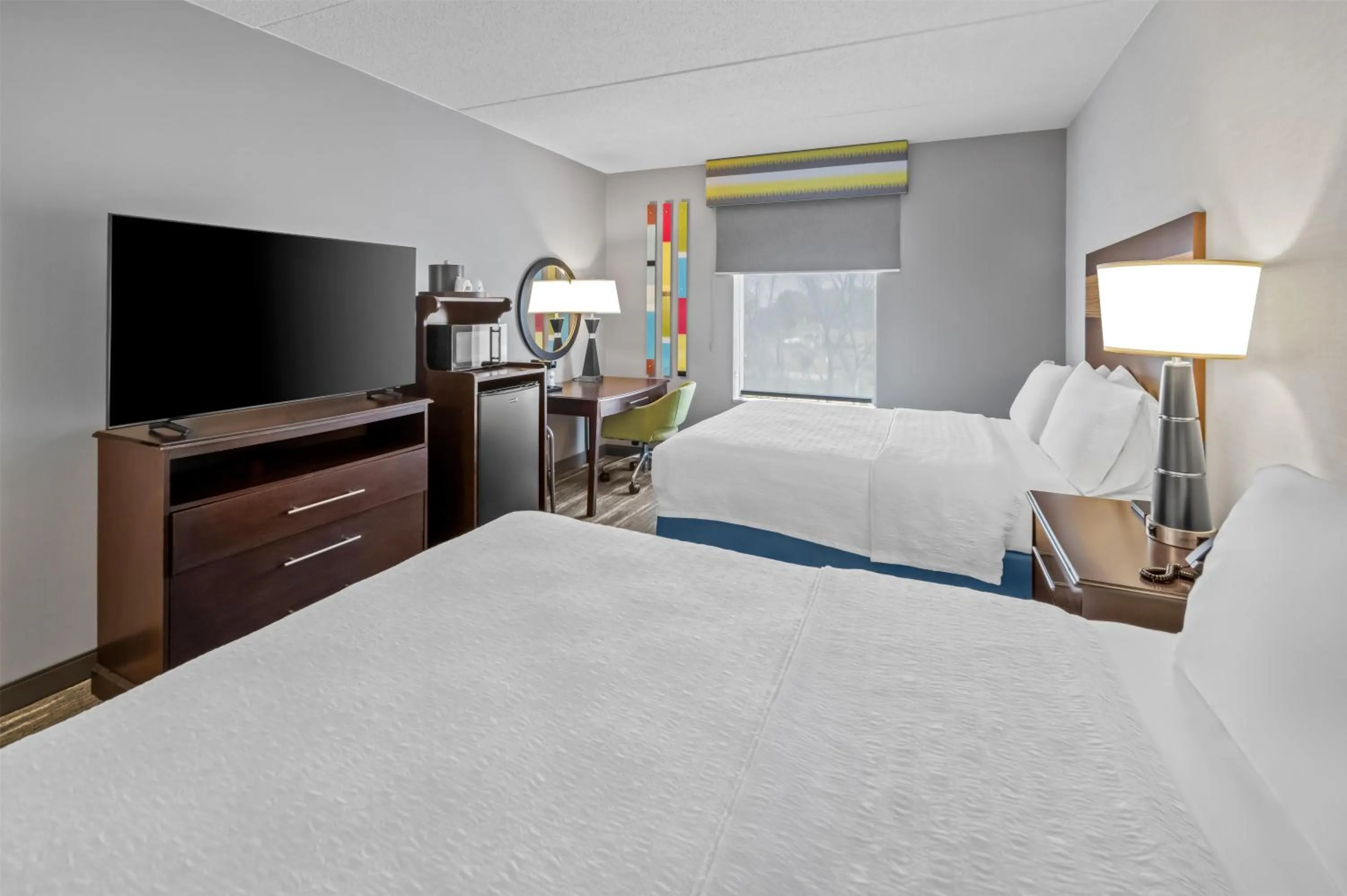 Bed in Hampton Inn and Suites Camp Springs