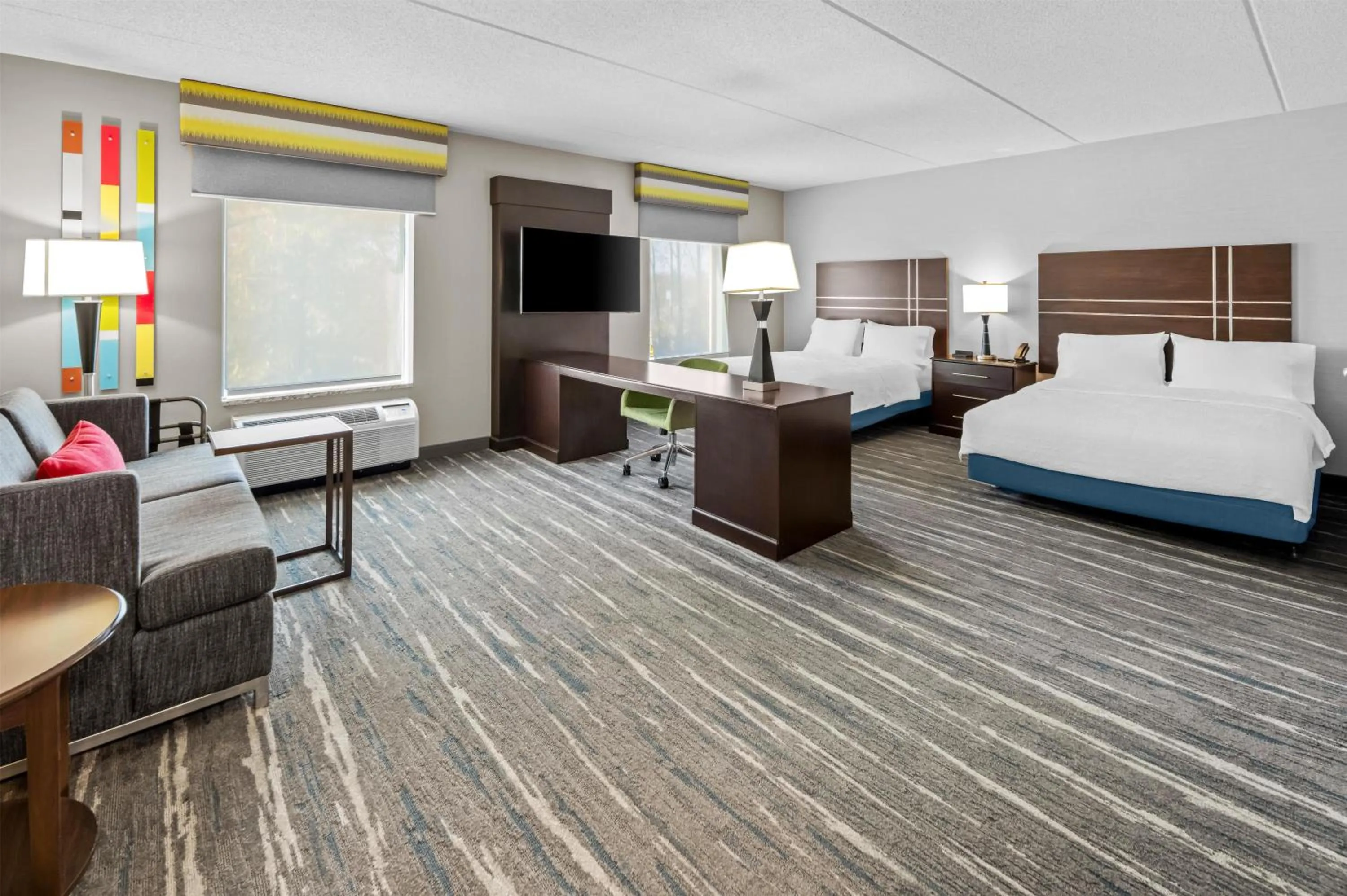 Bed in Hampton Inn and Suites Camp Springs