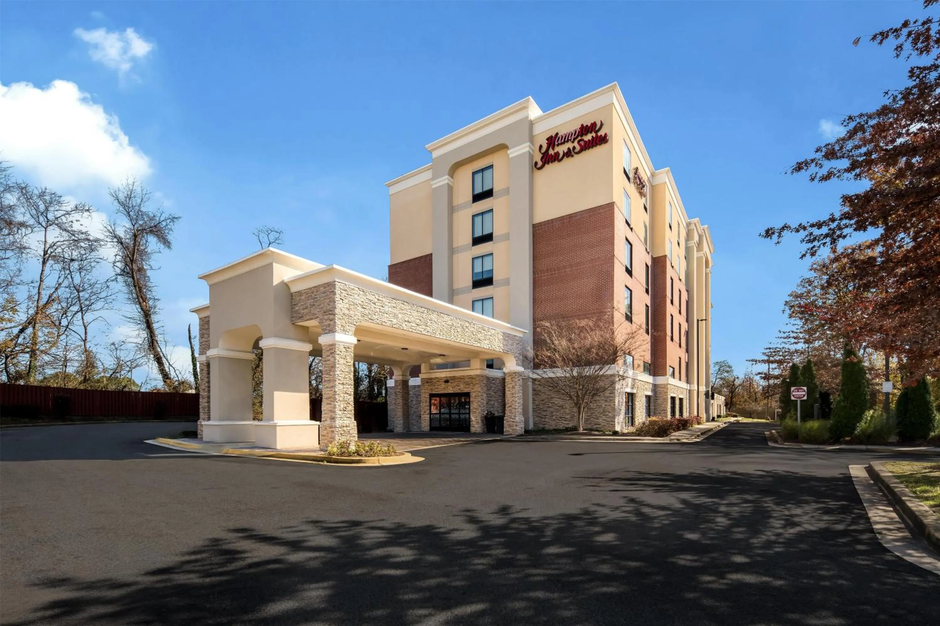 Property building in Hampton Inn and Suites Camp Springs