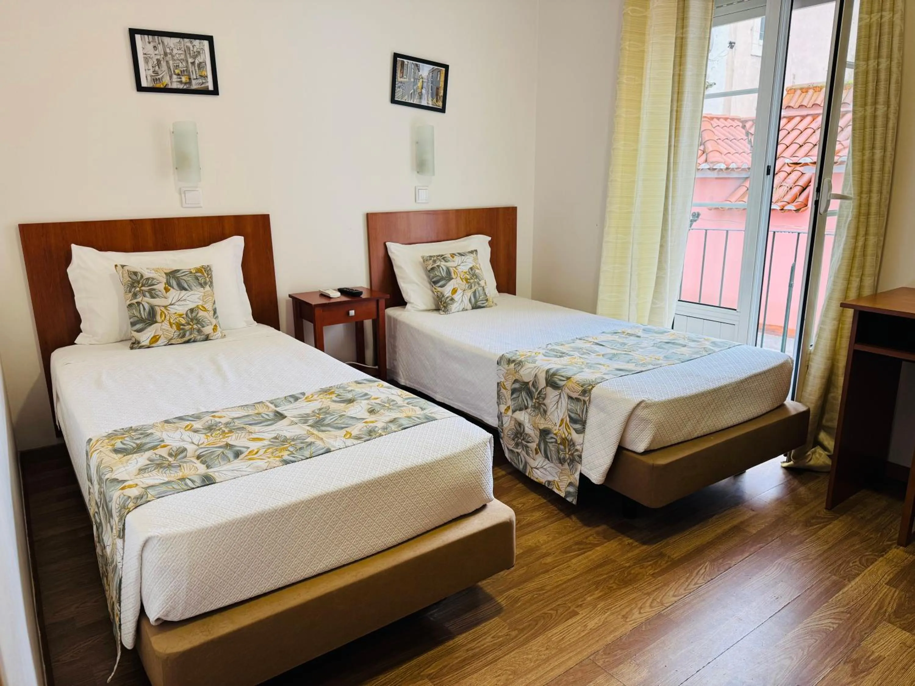 Bed in Residencial Camoes