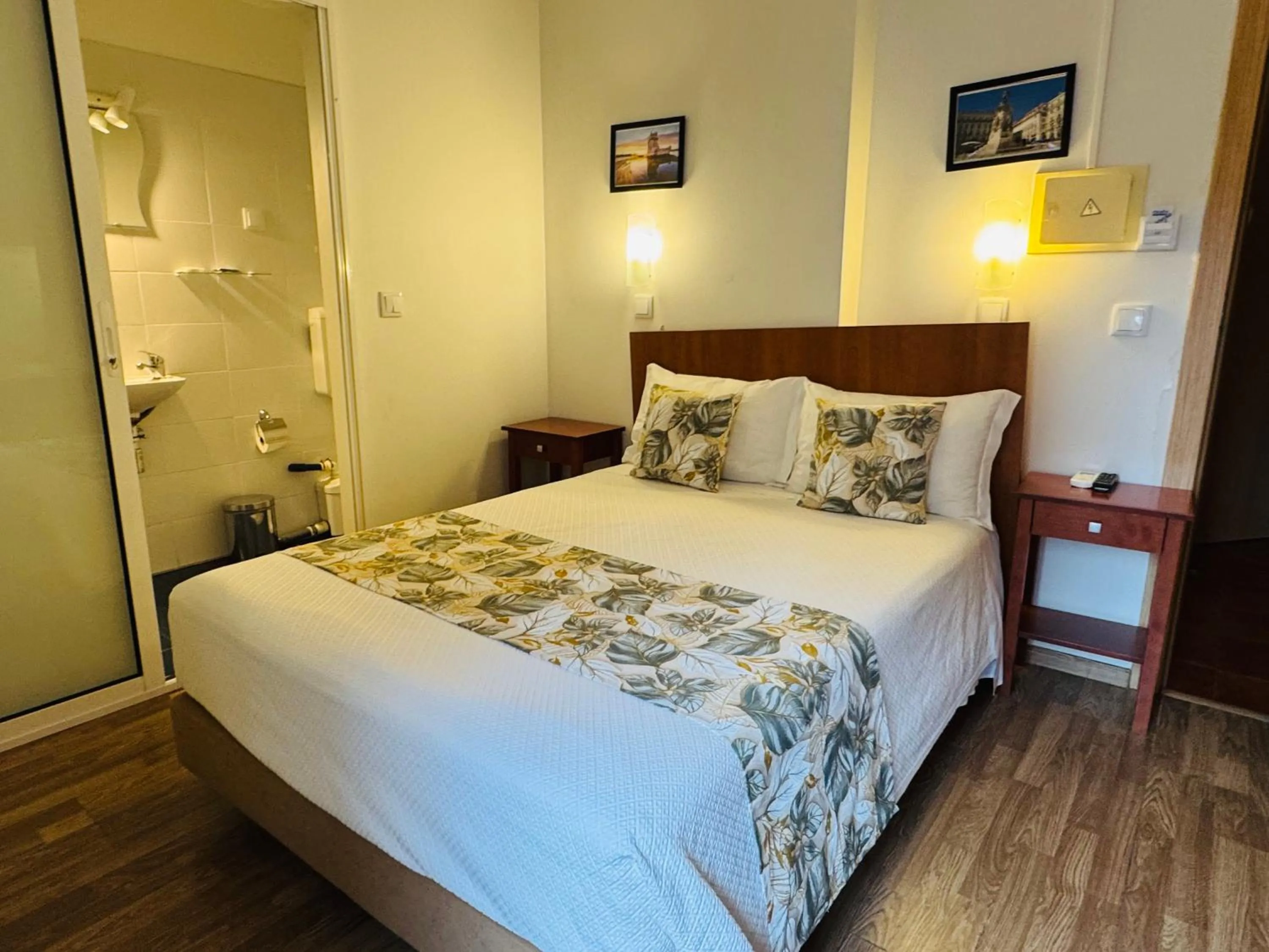 Bed in Residencial Camoes