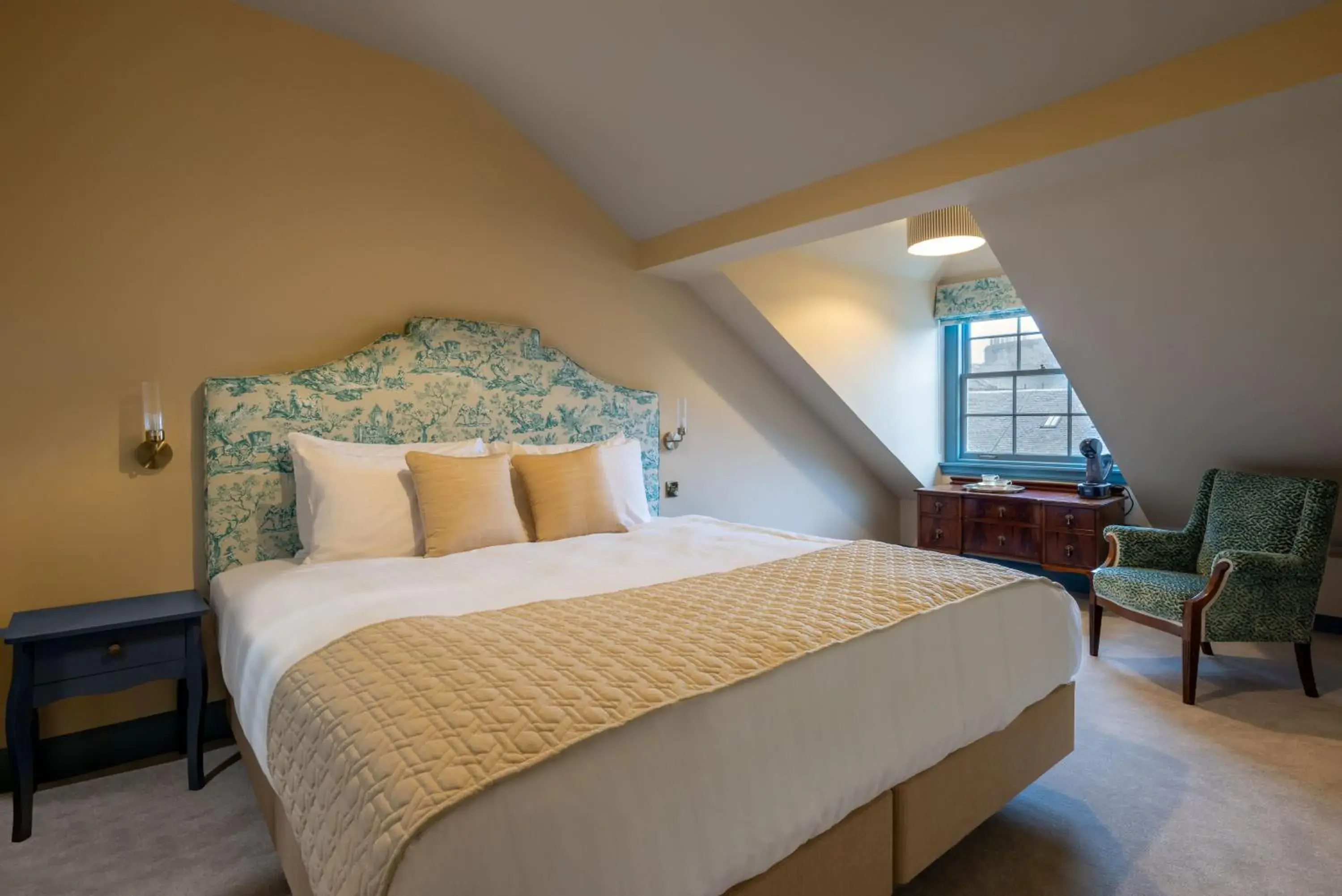 Deluxe Junior Suite- Palmerston in Eleven Stafford Street Townhouse Deluxe Junior Suite- Palmerston in Eleven Stafford Street Townhouse