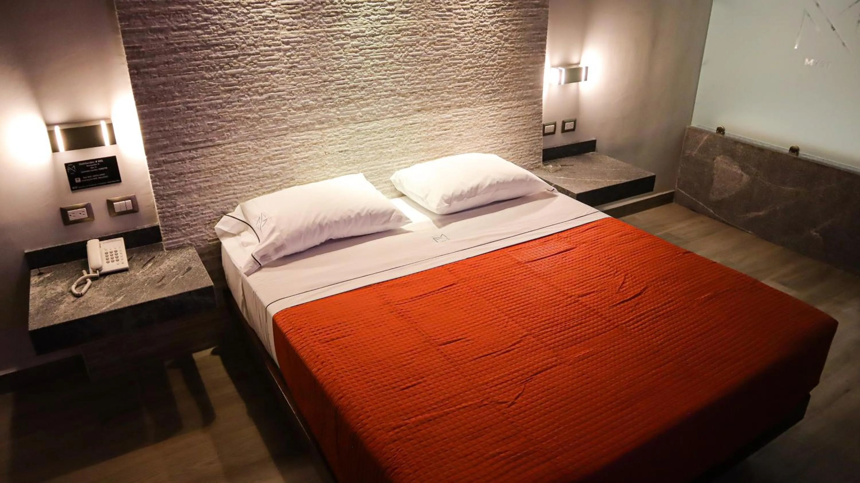 Photo of the whole room, Bed in Hotel Myst.