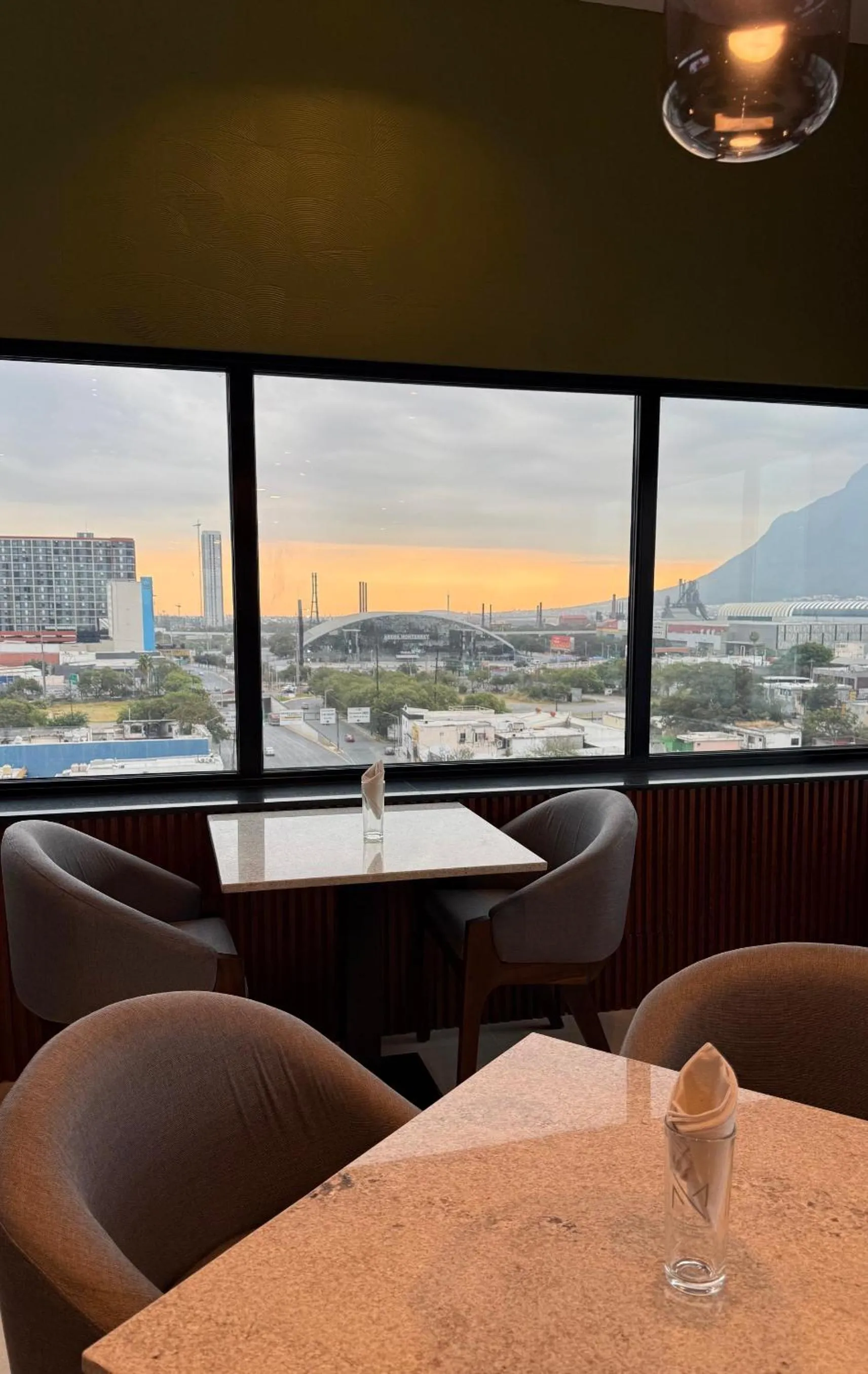 Restaurant/places to eat in Hotel Myst.